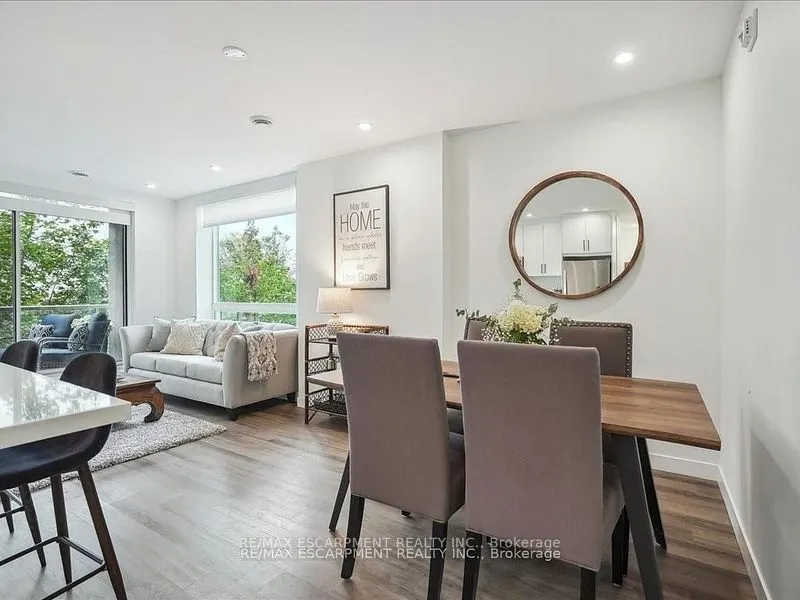 479 Charlton Avenue E, #204