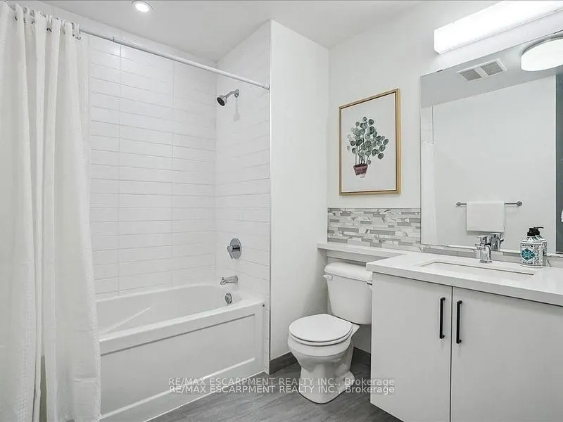 479 Charlton Avenue E, #204