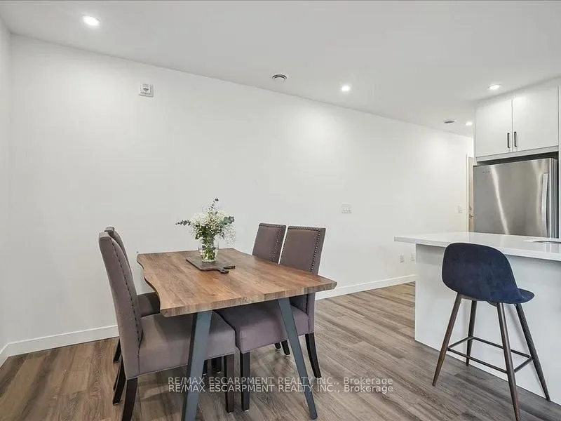 479 Charlton Avenue E, #204