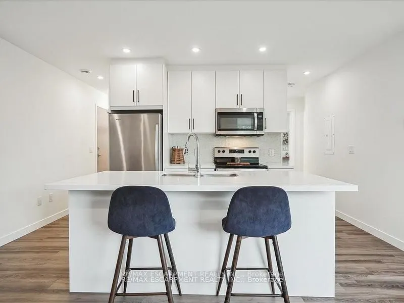 479 Charlton Avenue E, #204