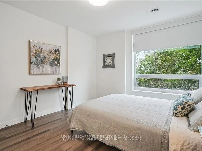 479 Charlton Avenue E, #204