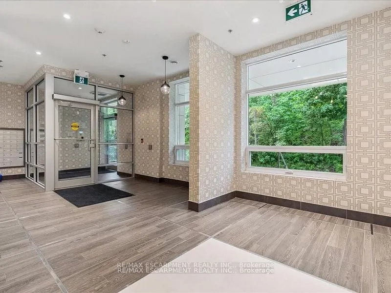 479 Charlton Avenue E, #204