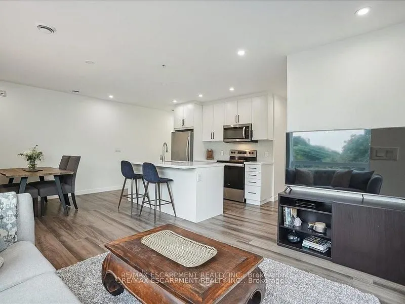 479 Charlton Avenue E, #204