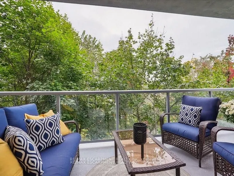 479 Charlton Avenue E, #204