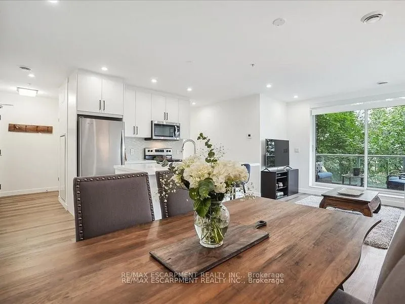 479 Charlton Avenue E, #204