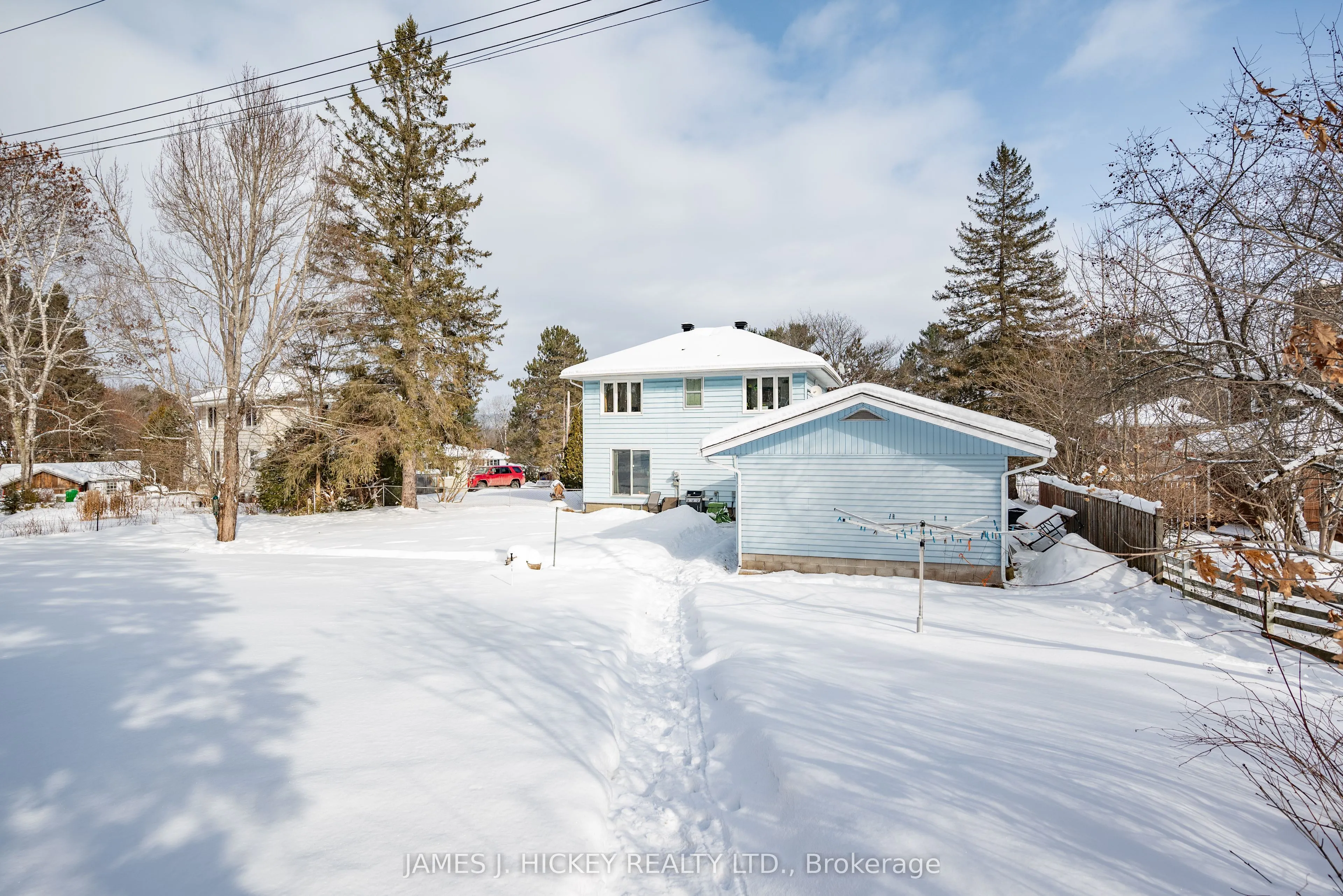 8 Tweedsmuir Place