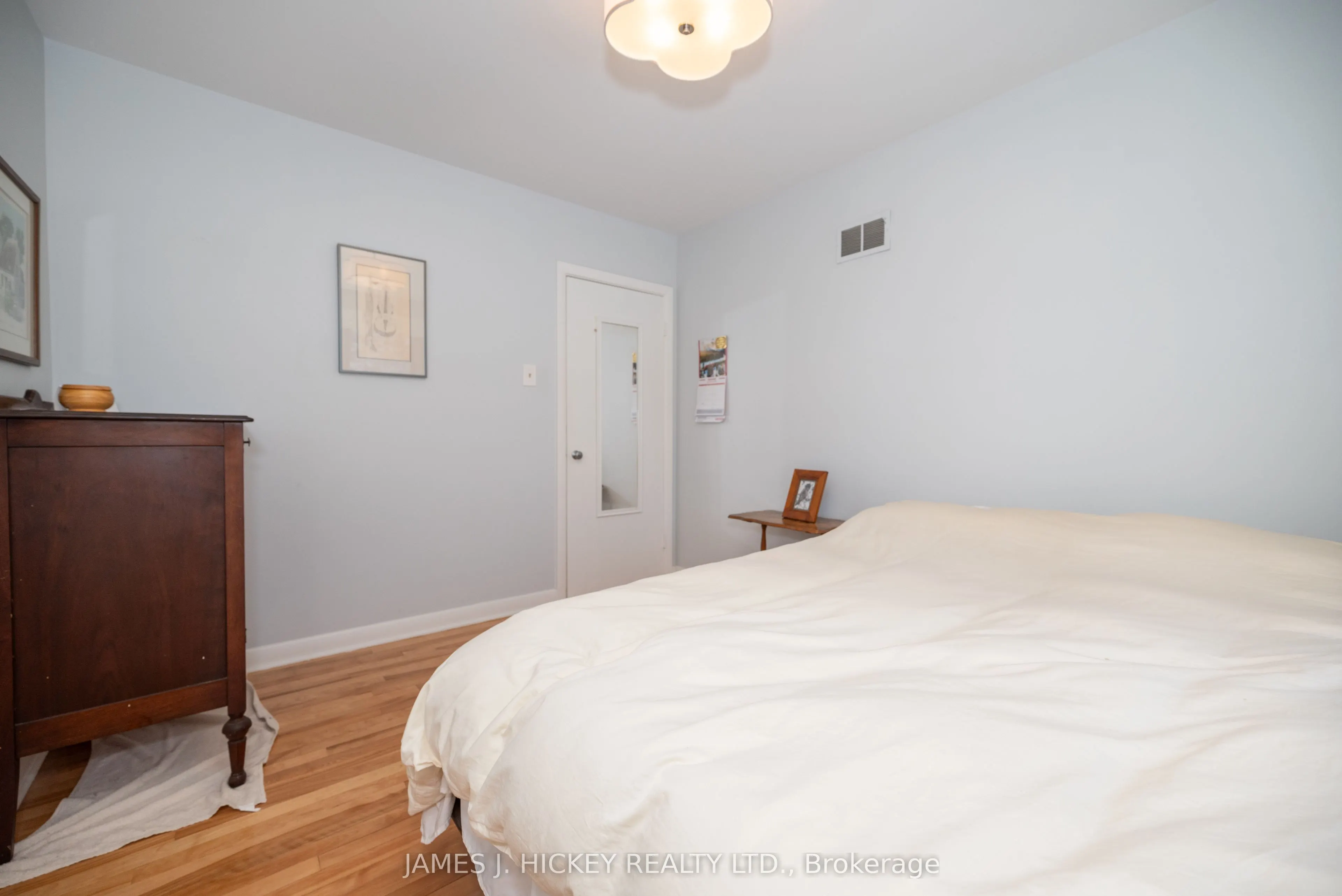 8 Tweedsmuir Place