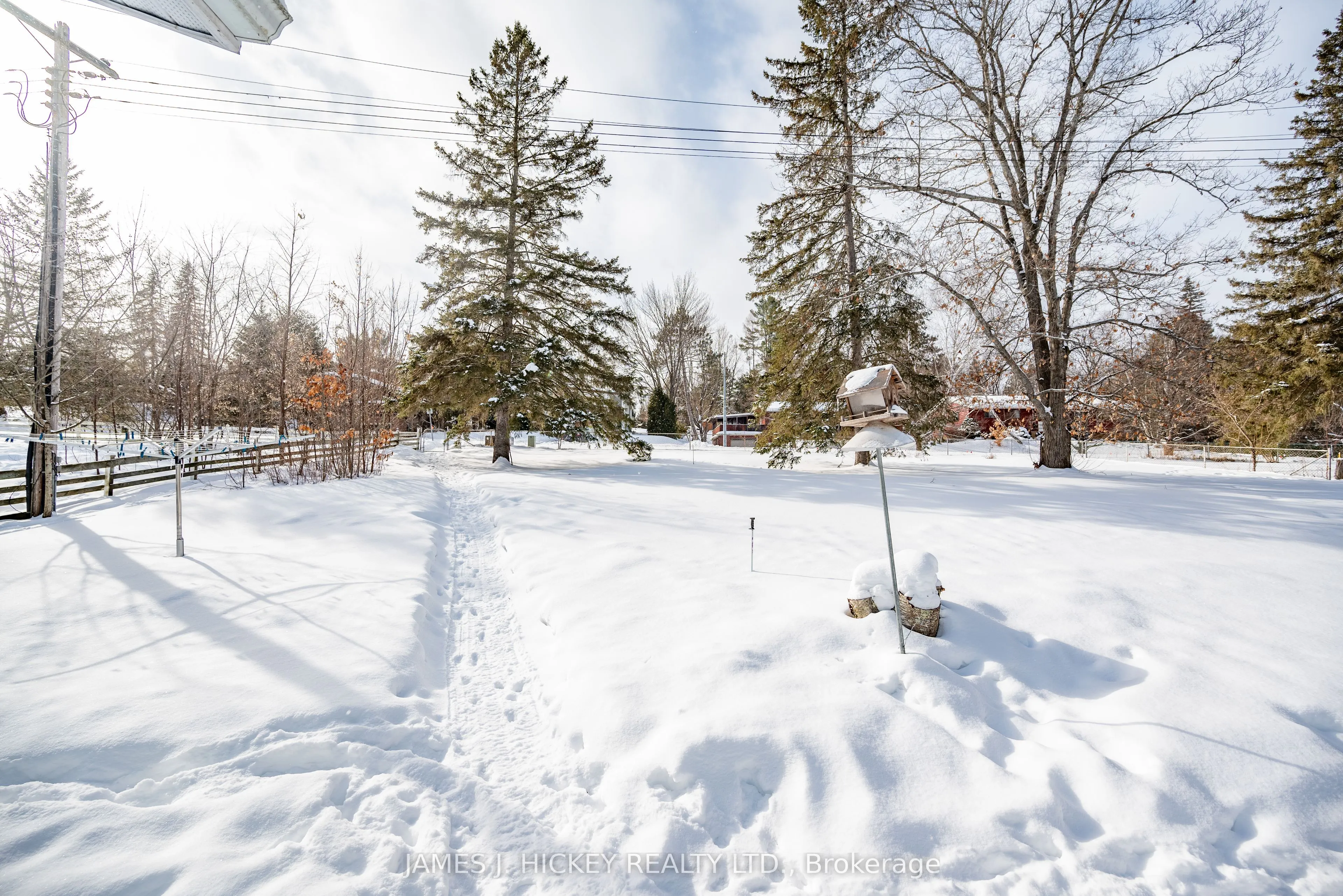 8 Tweedsmuir Place