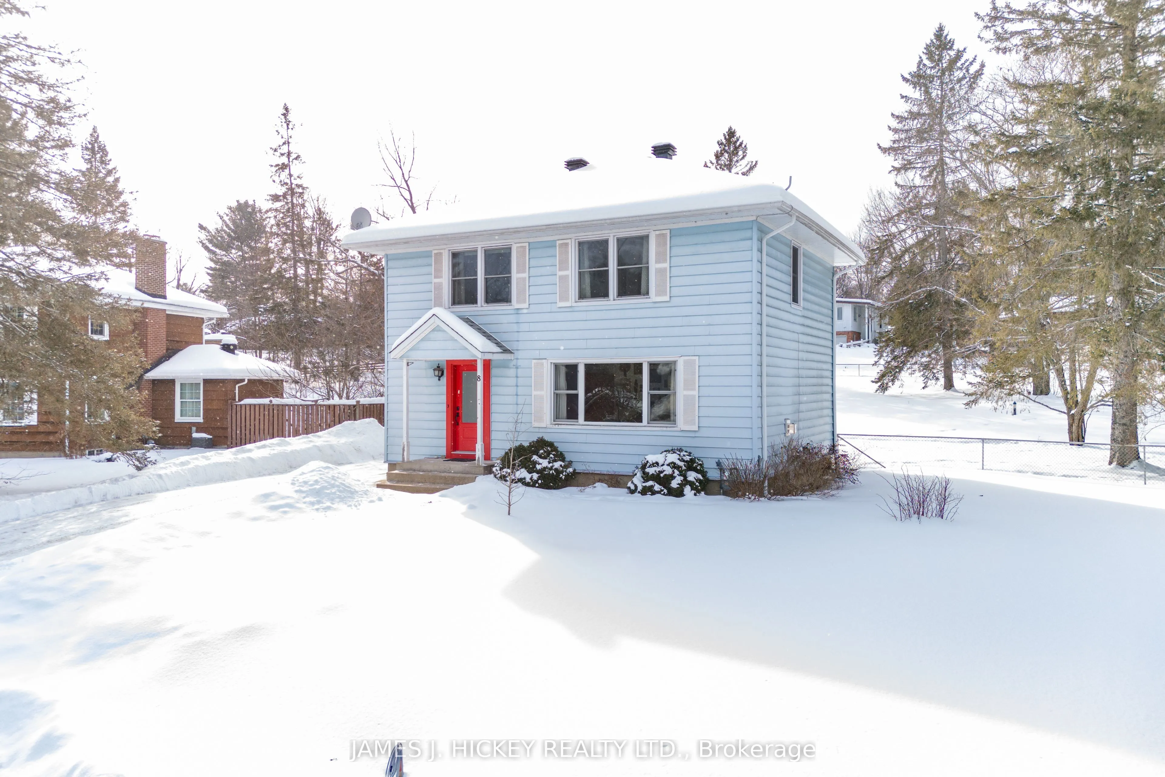 8 Tweedsmuir Place