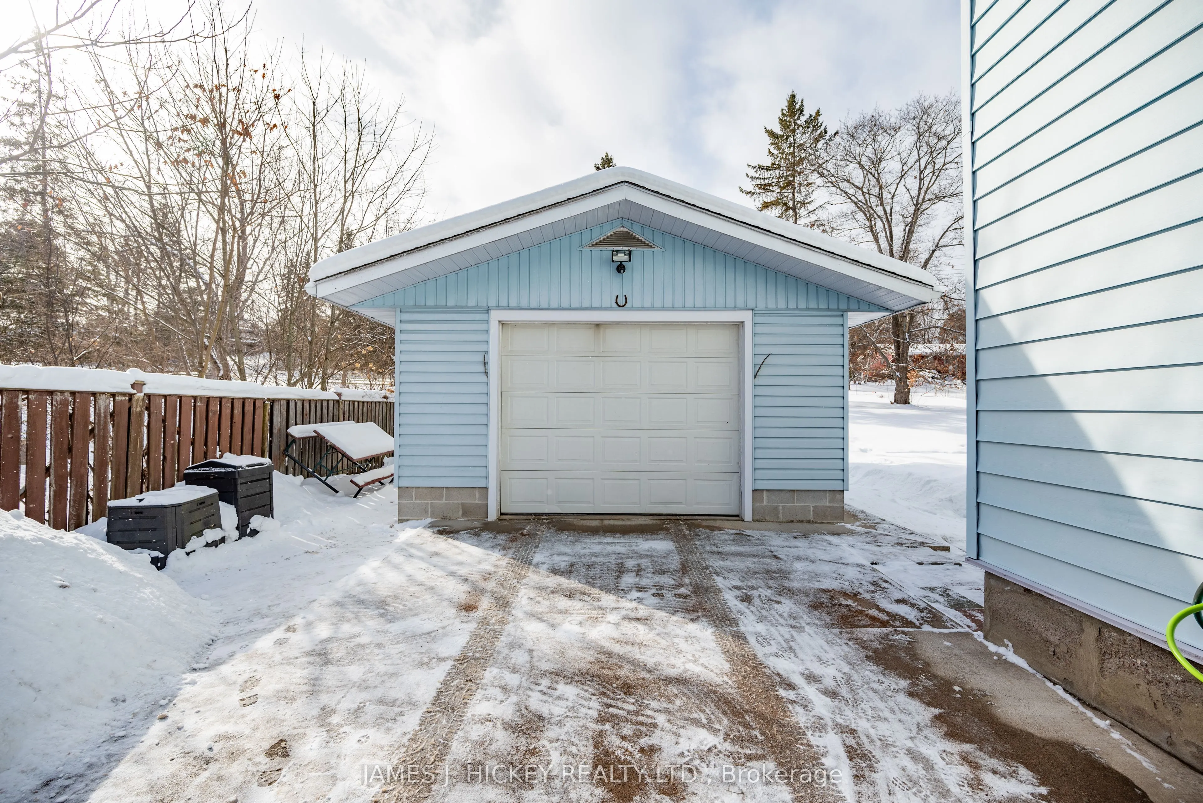 8 Tweedsmuir Place