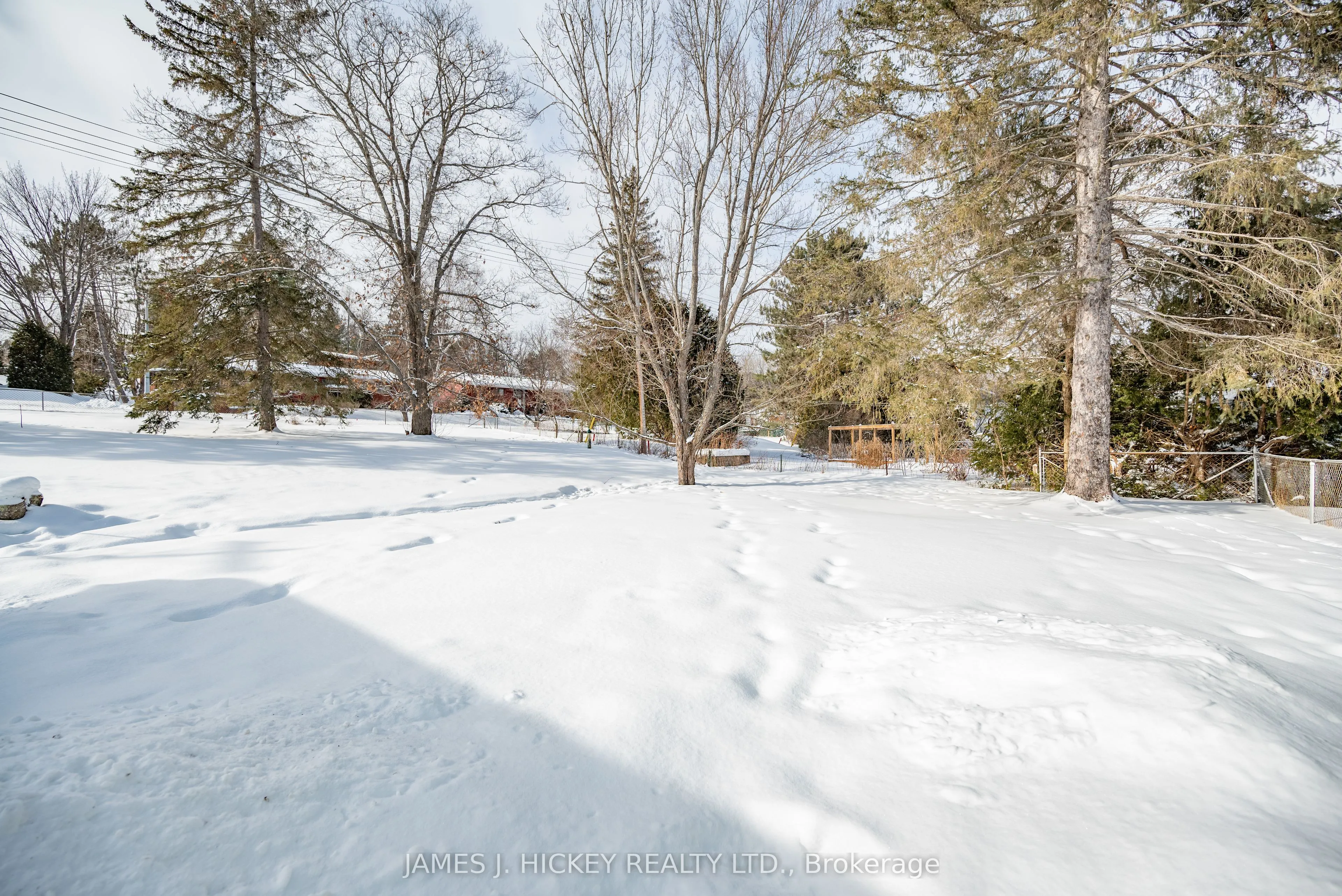 8 Tweedsmuir Place