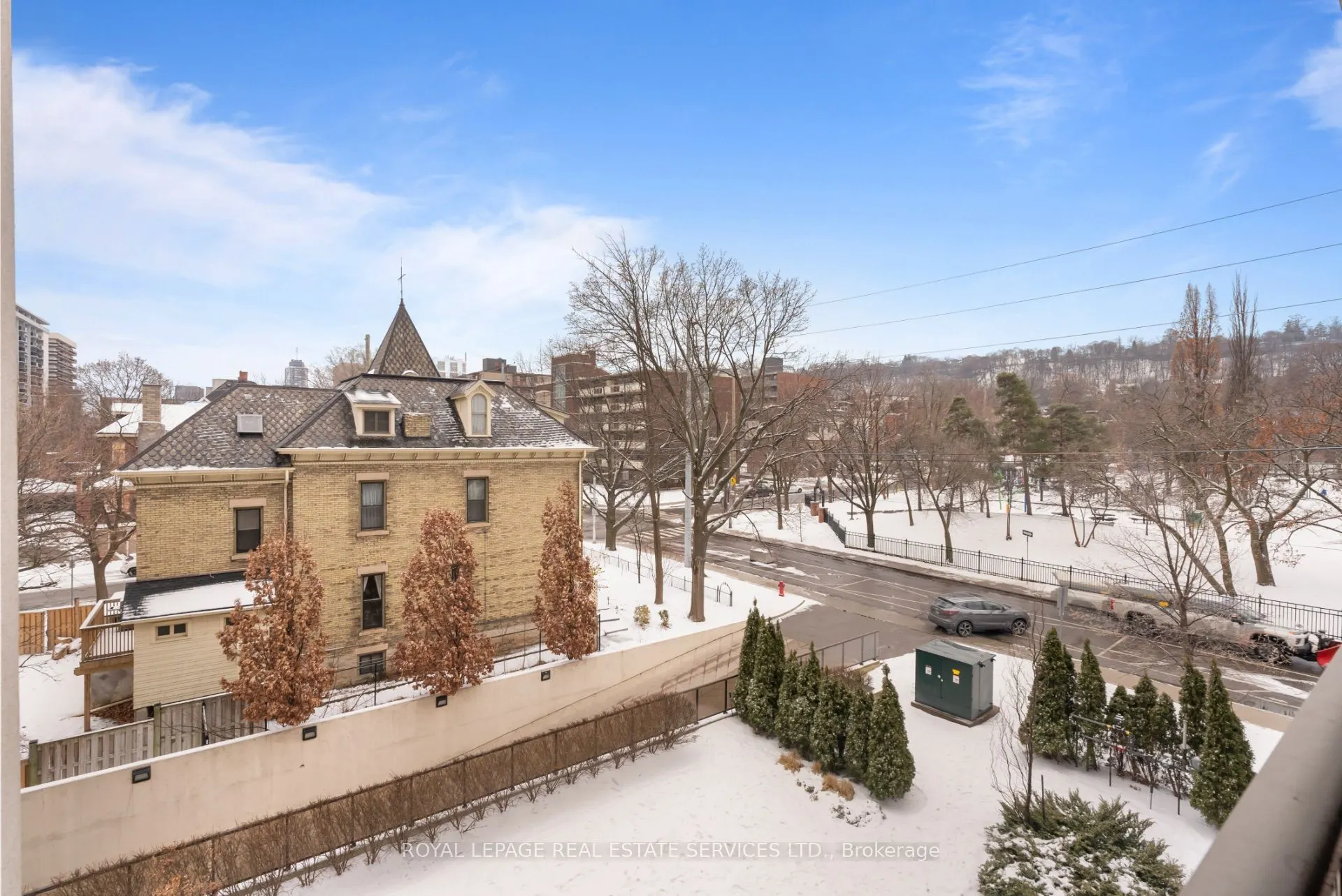 90 Charlton Avenue W, #304