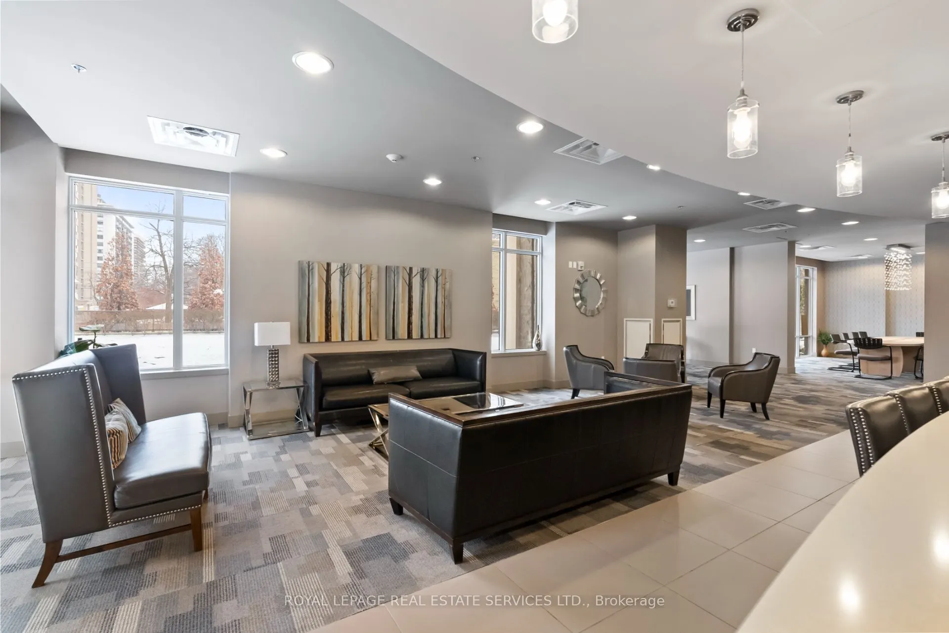 90 Charlton Avenue W, #304
