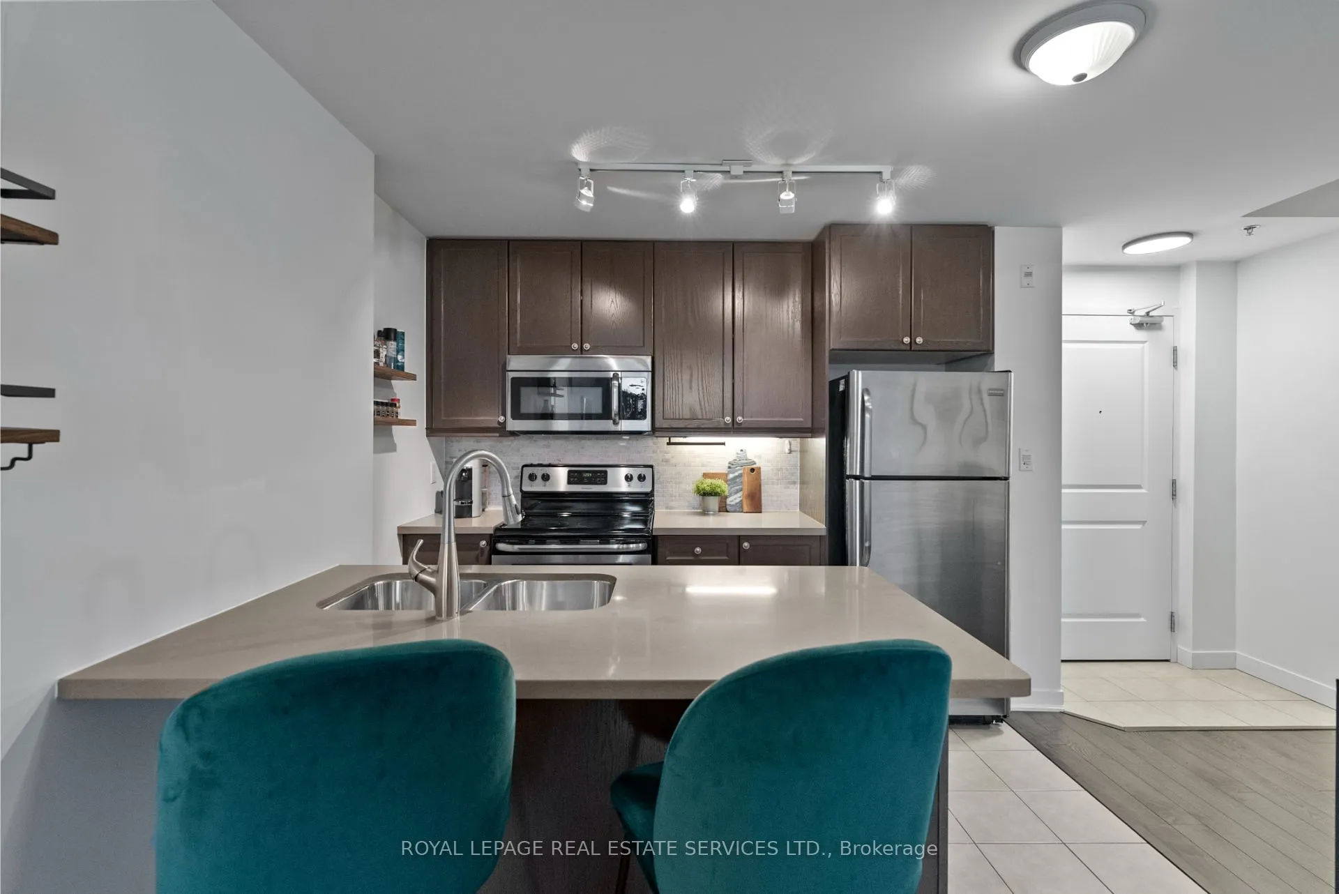 90 Charlton Avenue W, #304