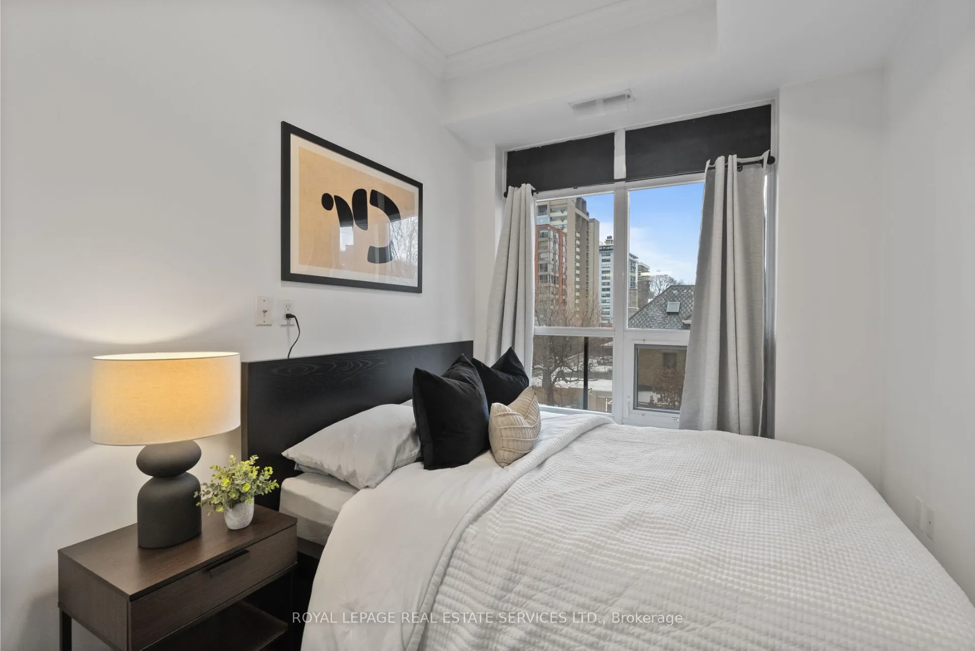 90 Charlton Avenue W, #304