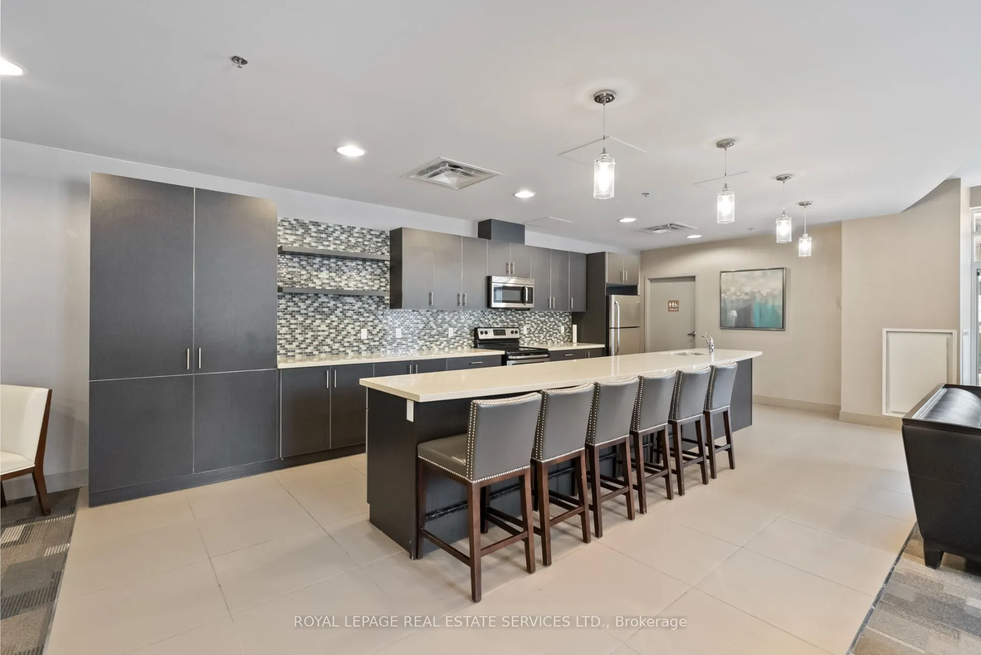 90 Charlton Avenue W, #304