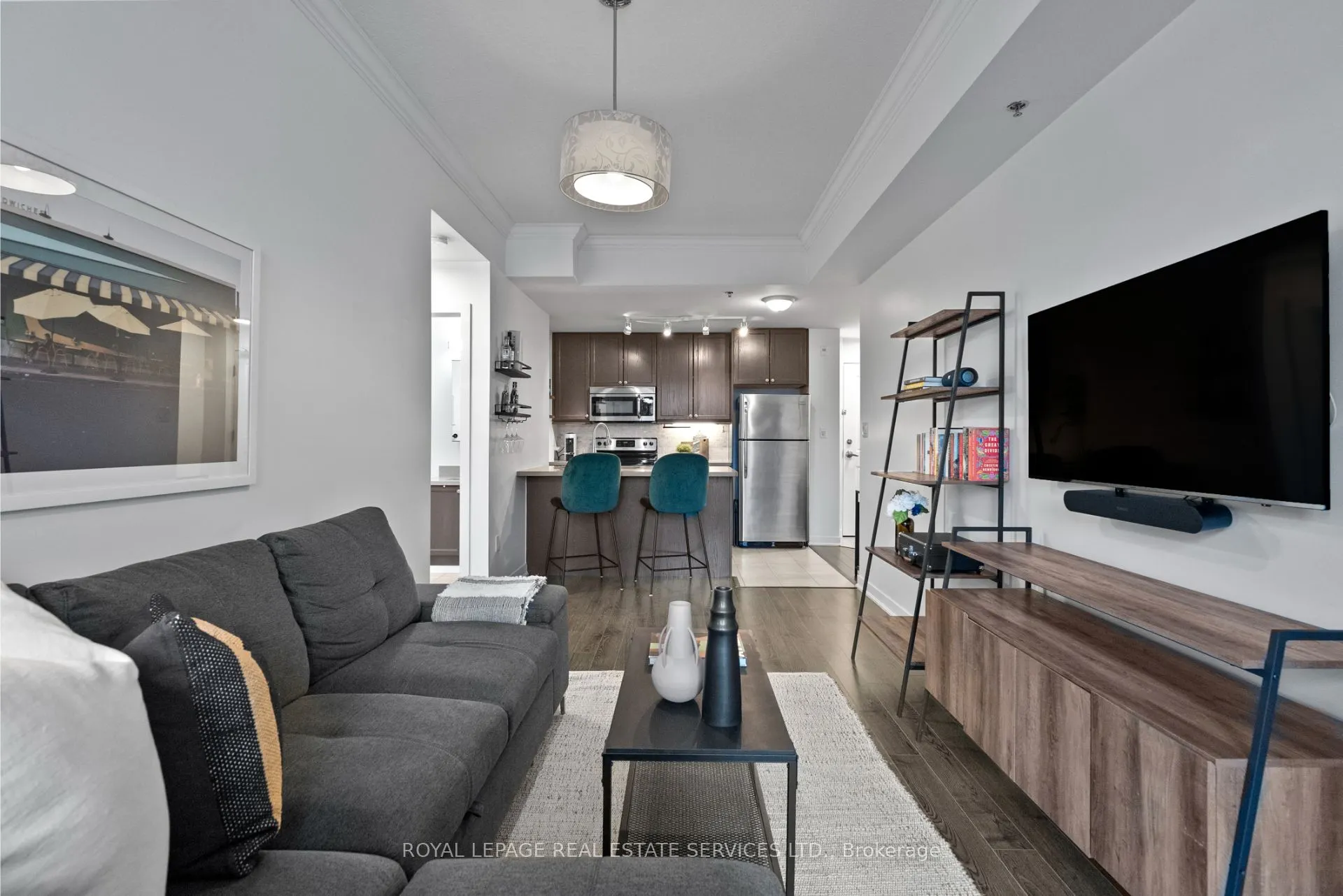 90 Charlton Avenue W, #304