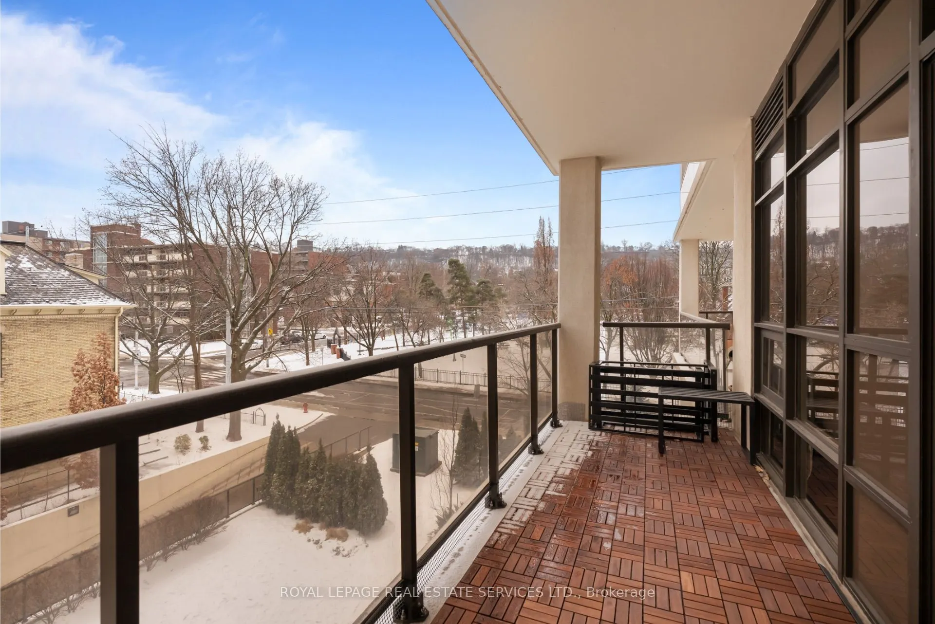 90 Charlton Avenue W, #304