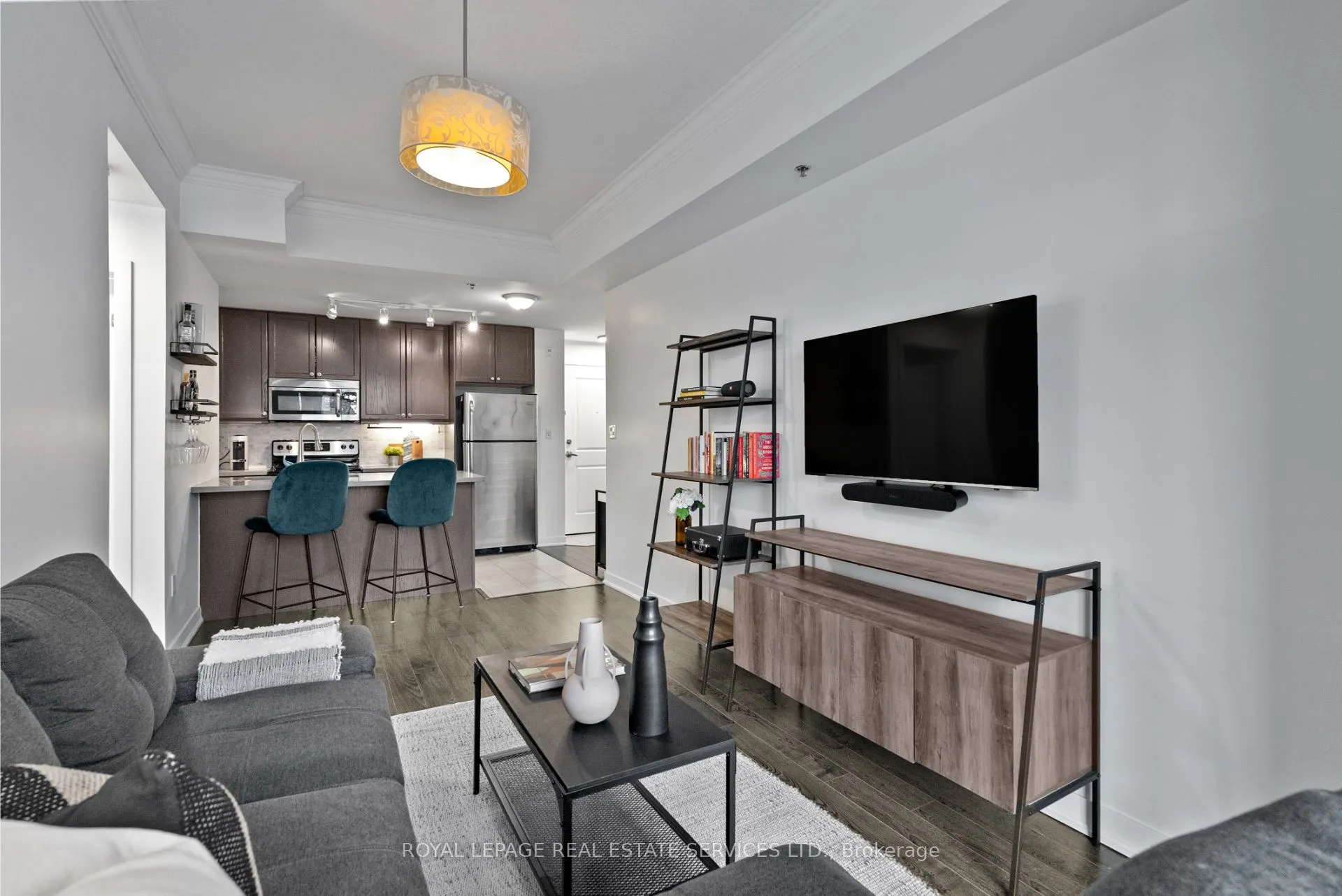90 Charlton Avenue W, #304