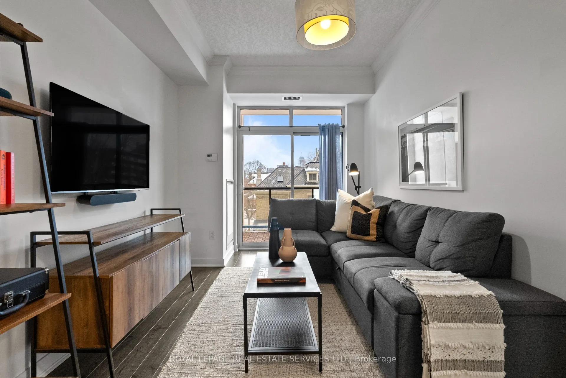90 Charlton Avenue W, #304