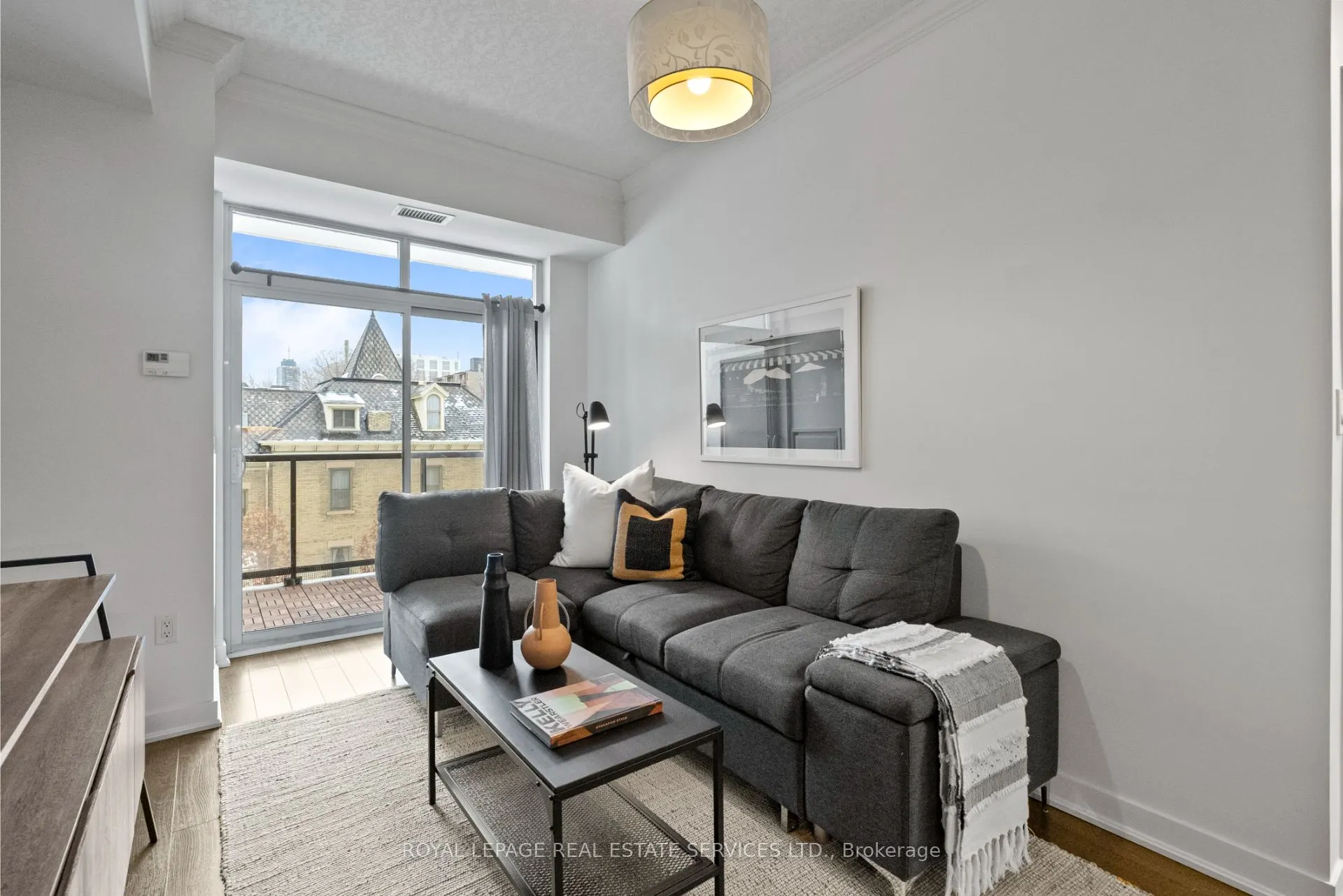 90 Charlton Avenue W, #304