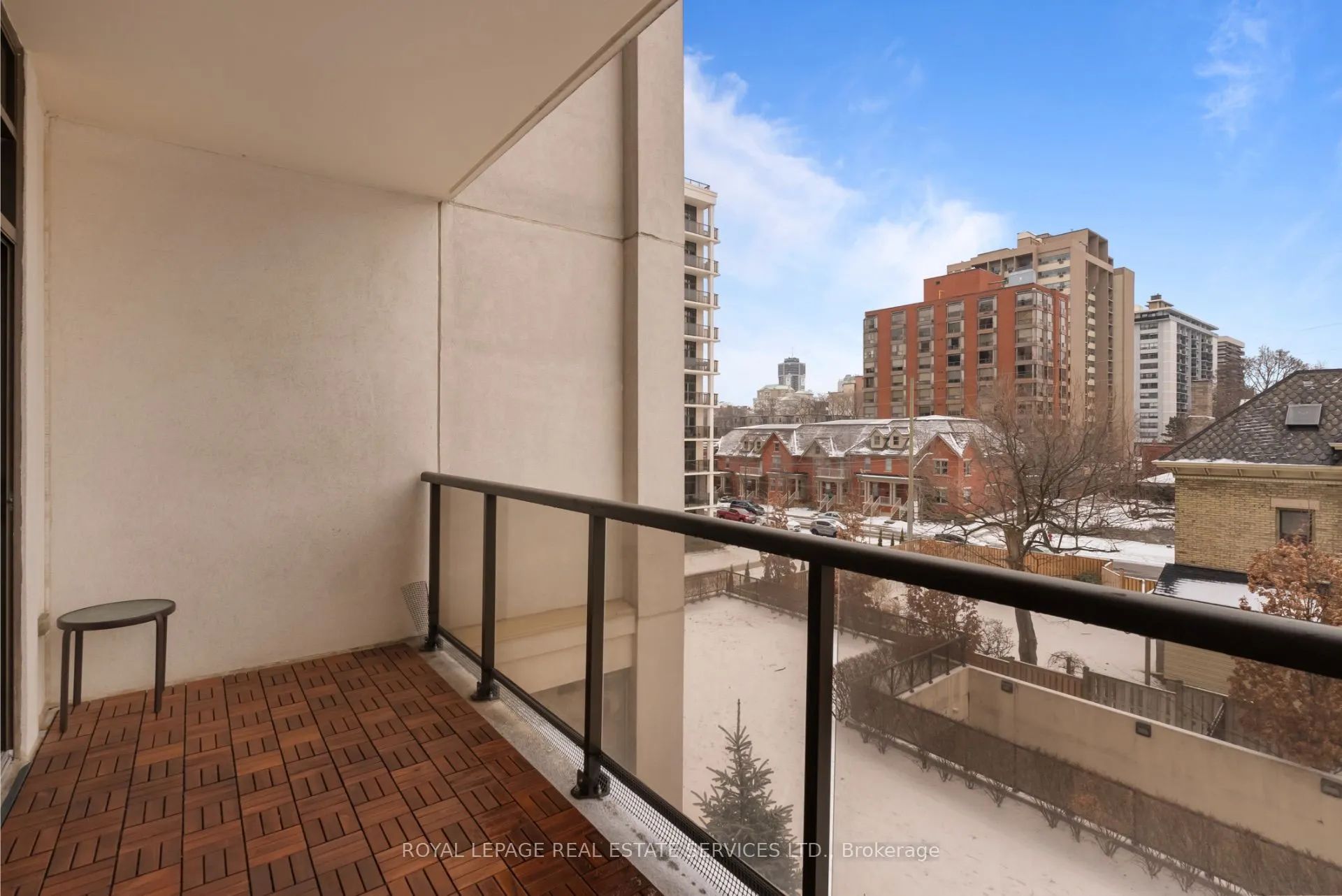 90 Charlton Avenue W, #304
