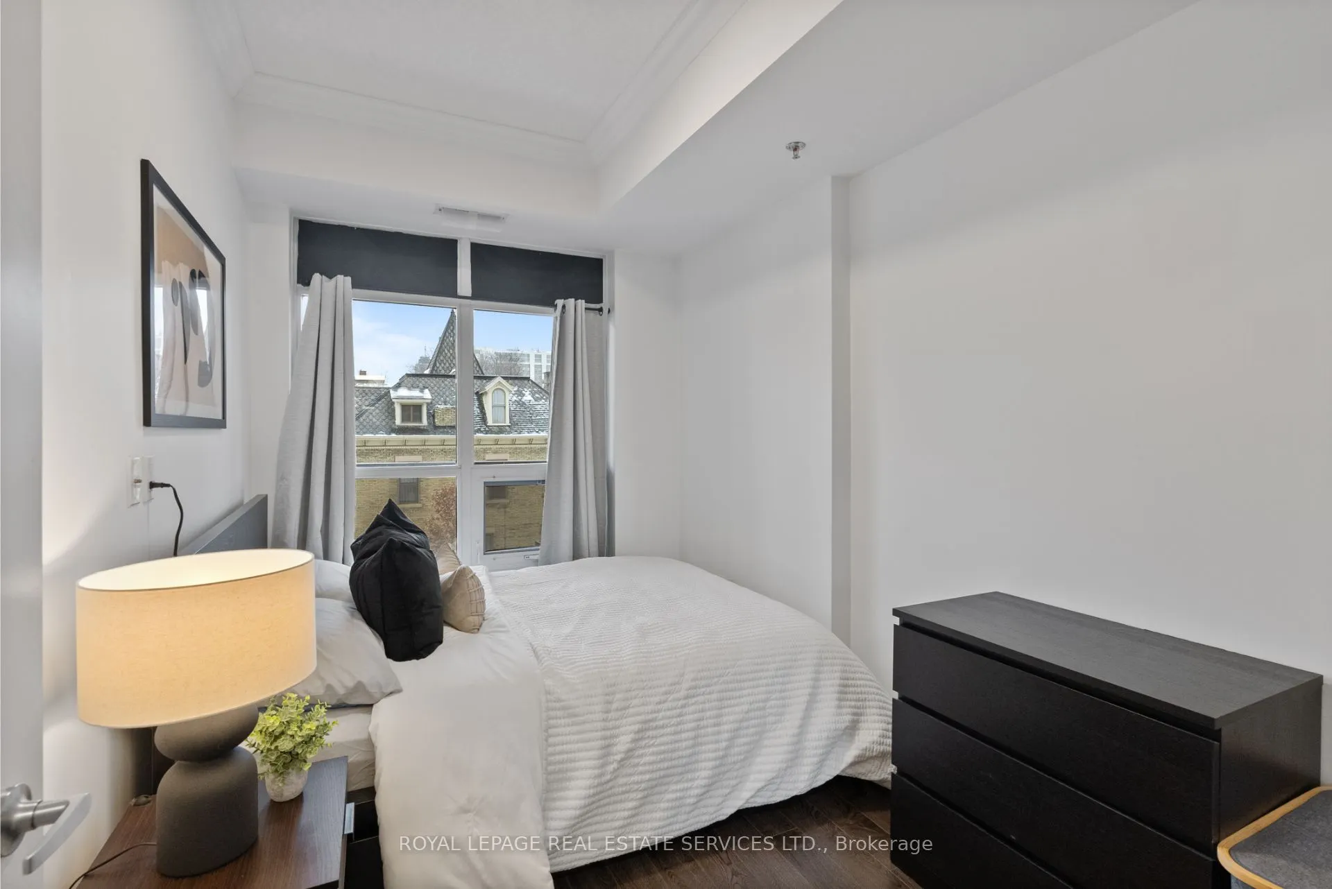90 Charlton Avenue W, #304