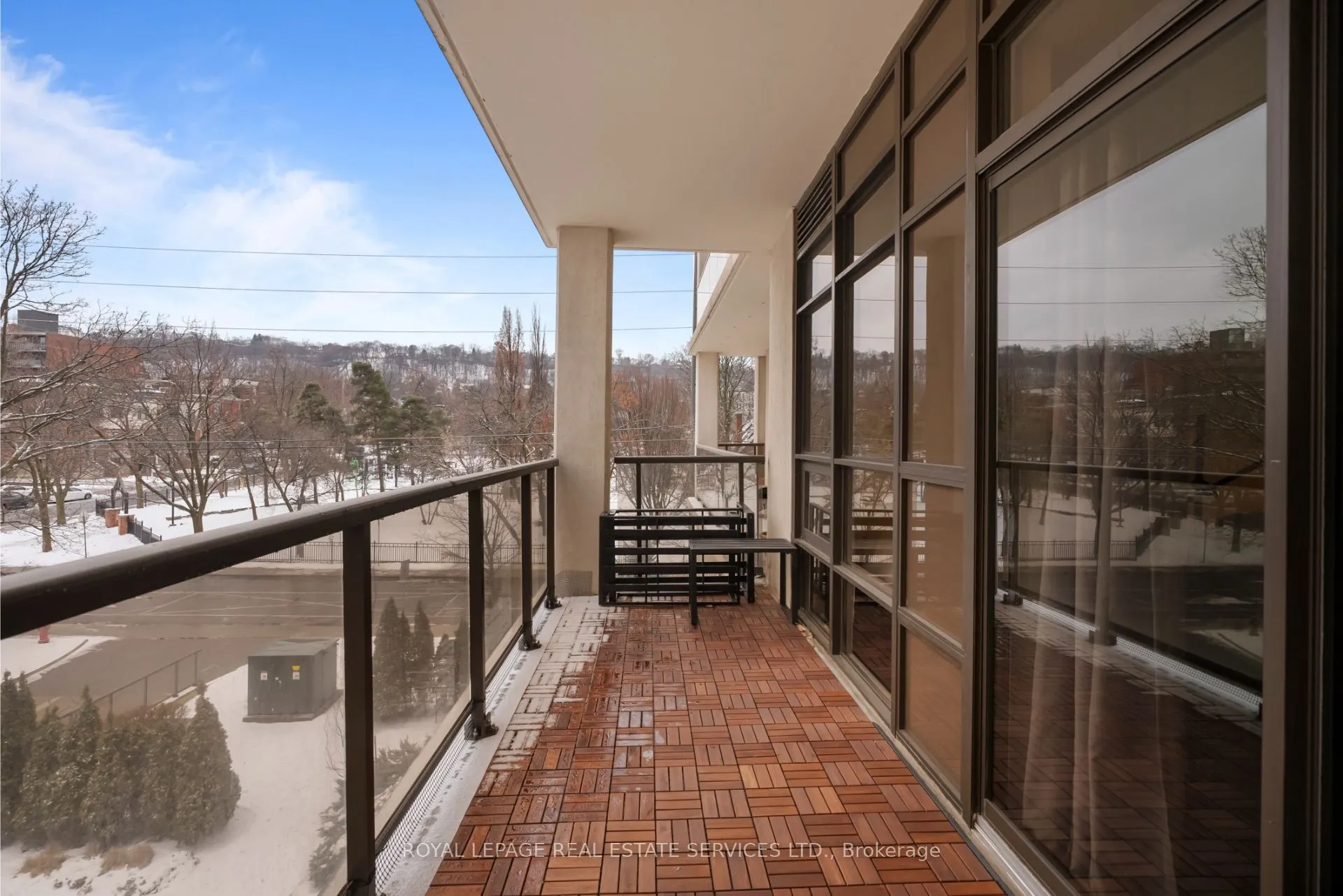 90 Charlton Avenue W, #304