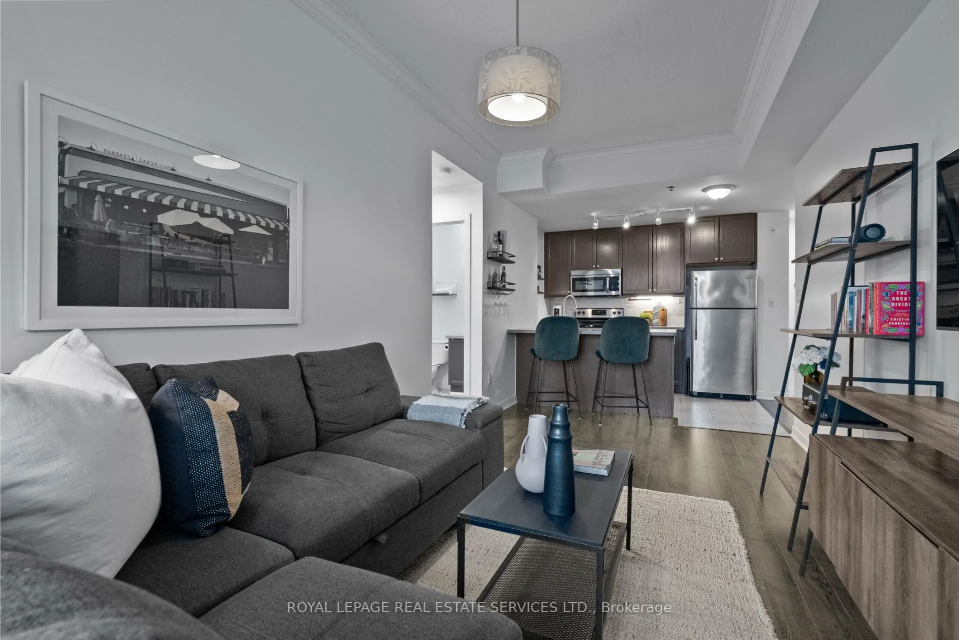 90 Charlton Avenue W, #304