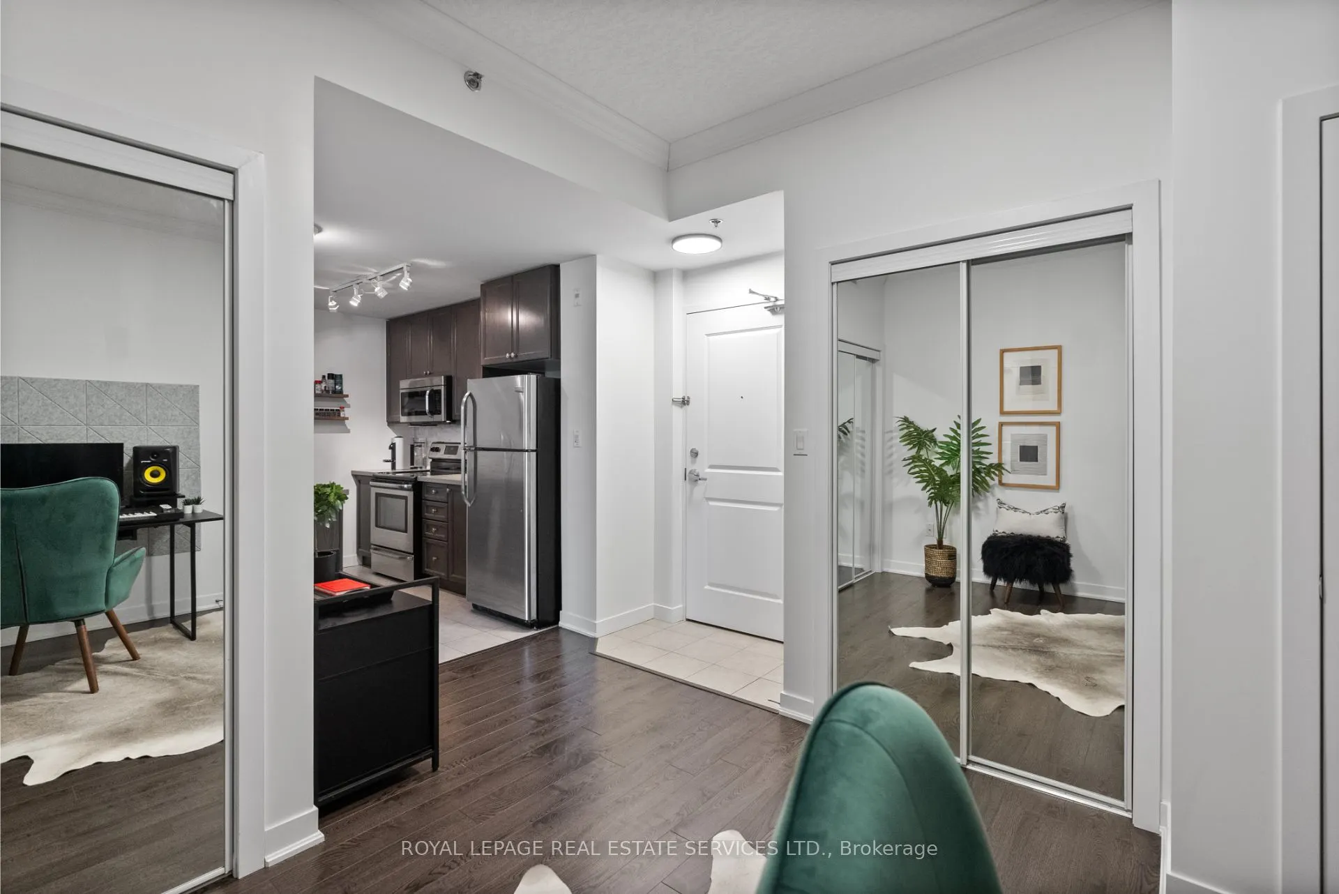 90 Charlton Avenue W, #304