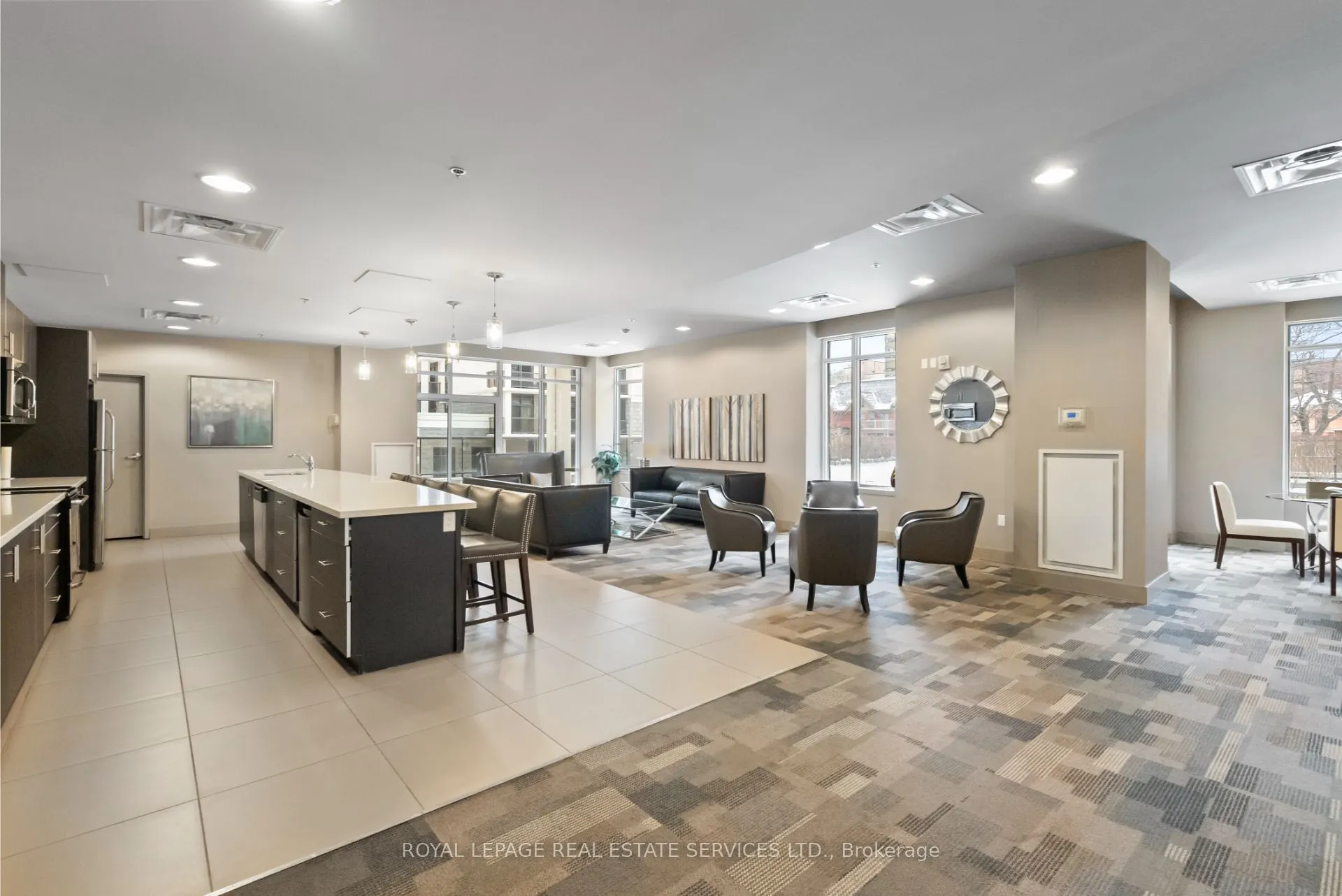 90 Charlton Avenue W, #304