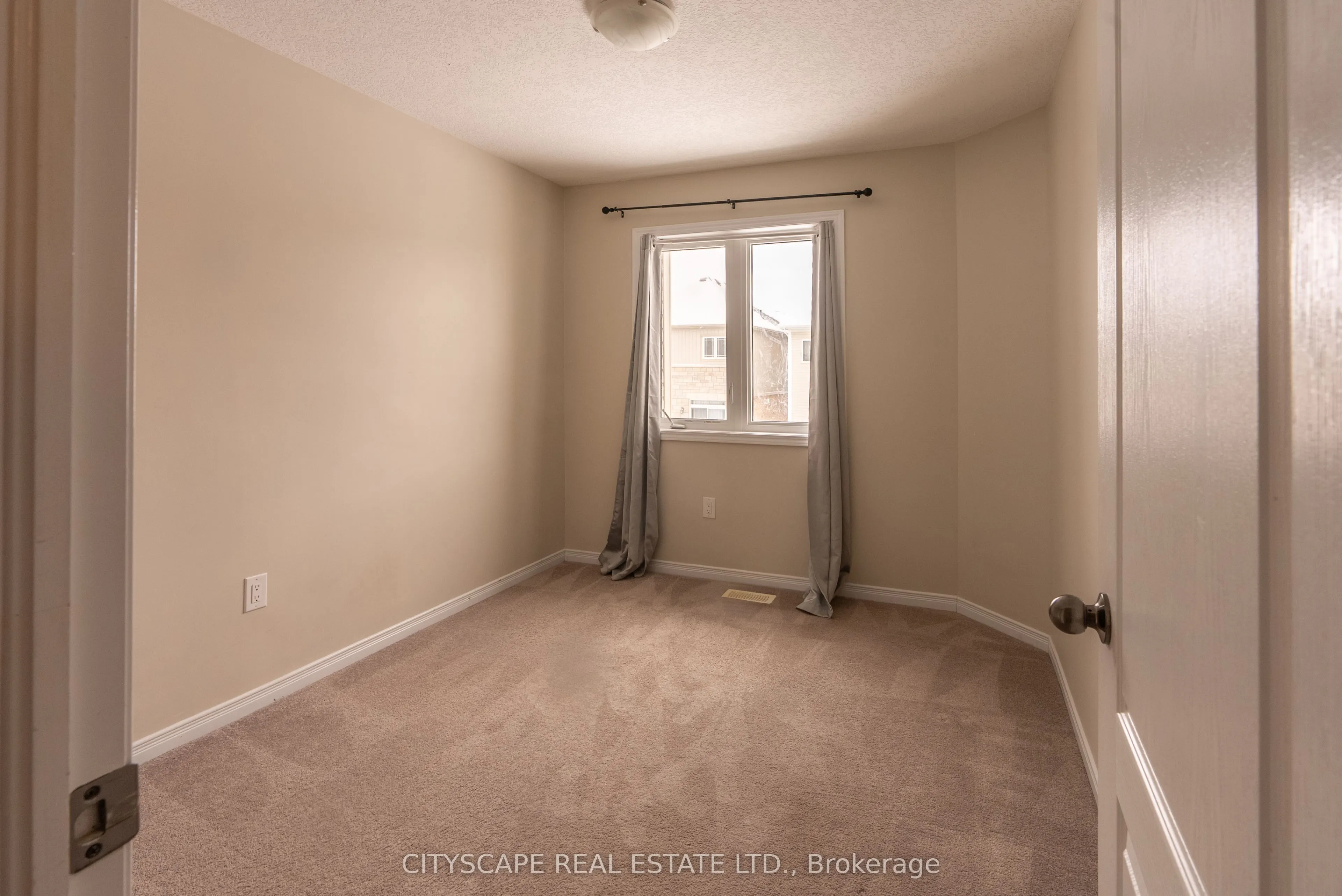 7771 White Pine Crescent