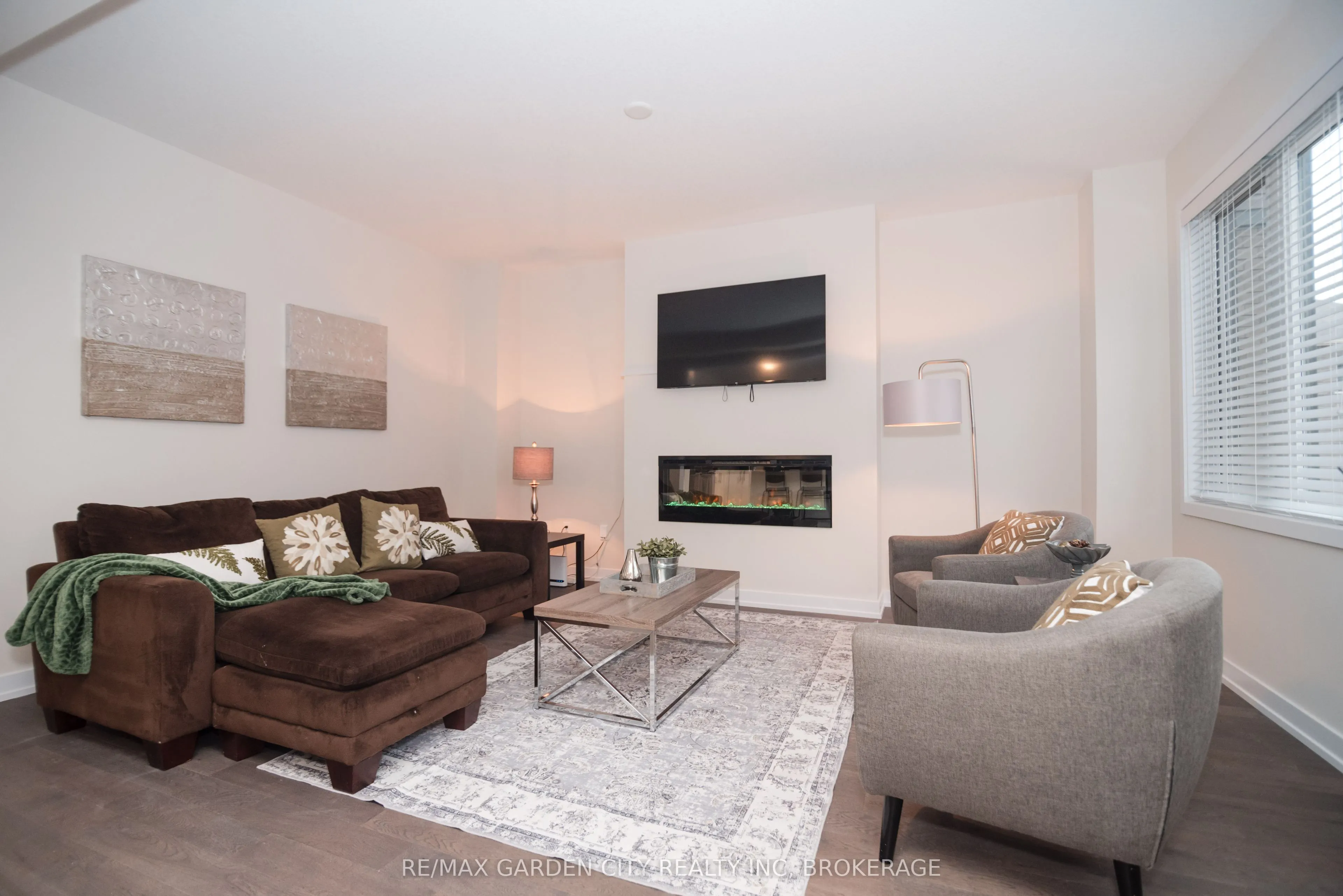 111 Sunflower Crescent
