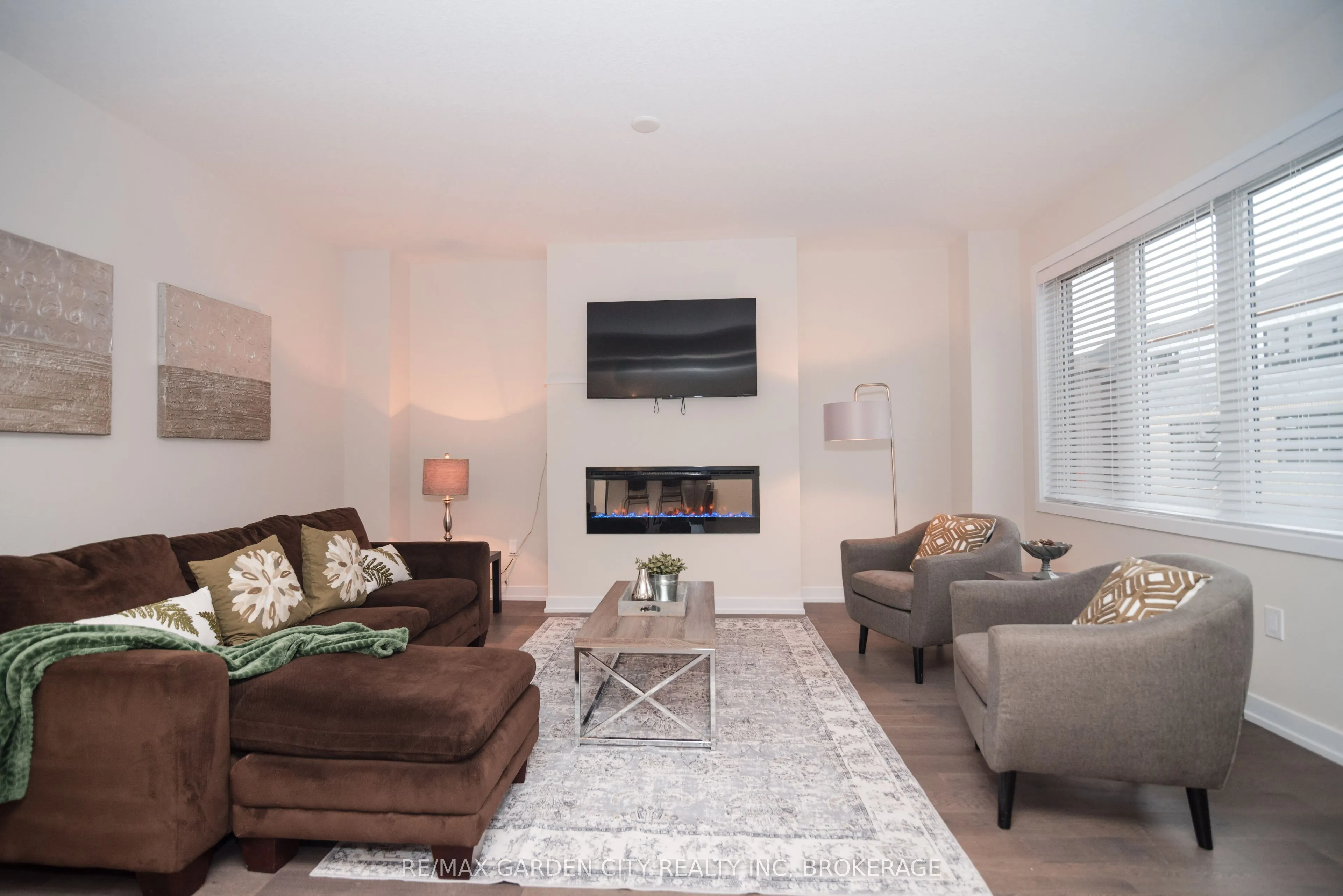 111 Sunflower Crescent