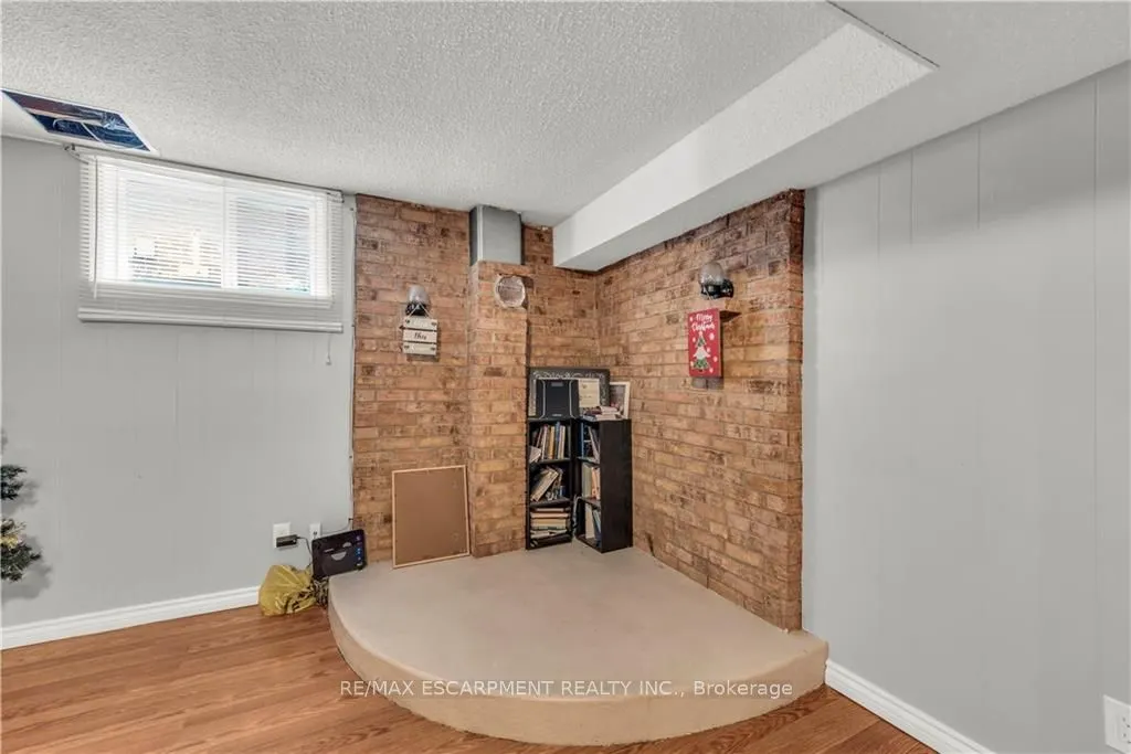 39 Bland Avenue