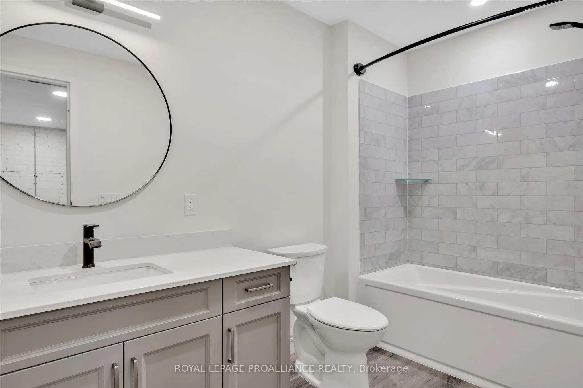 380 George Street, #2B