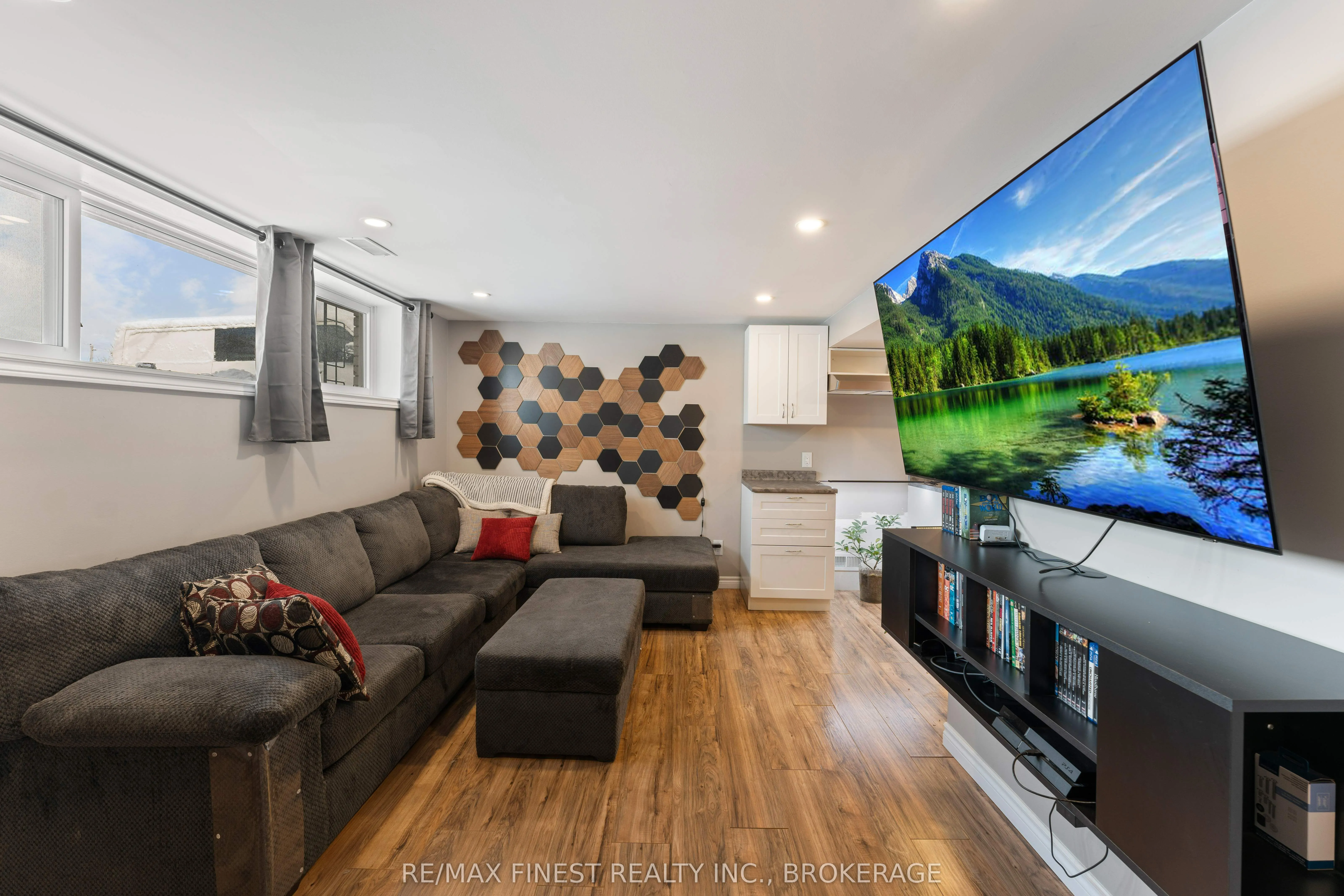 111 Manitou Crescent