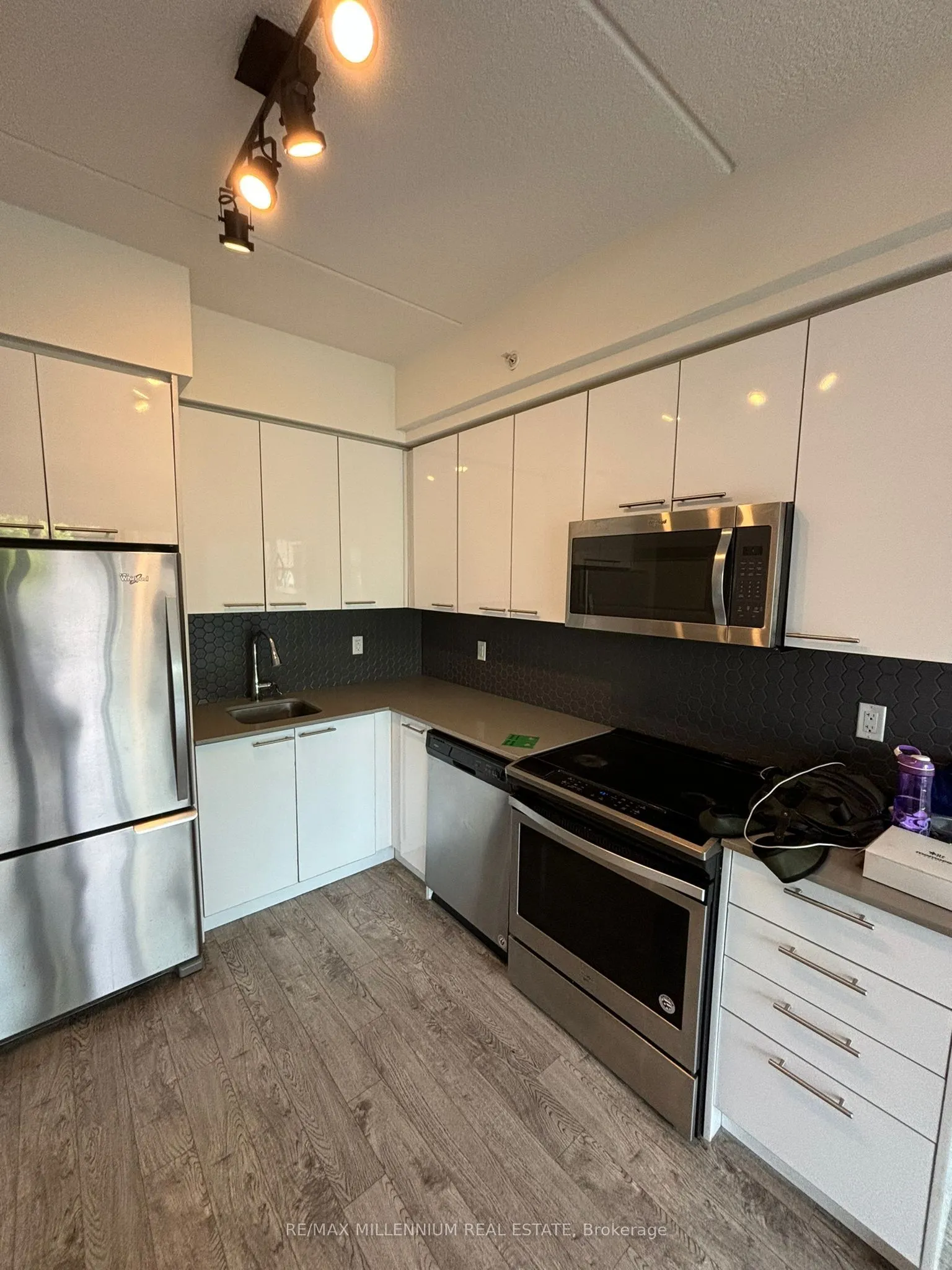 15 Prince Albert Boulevard #312