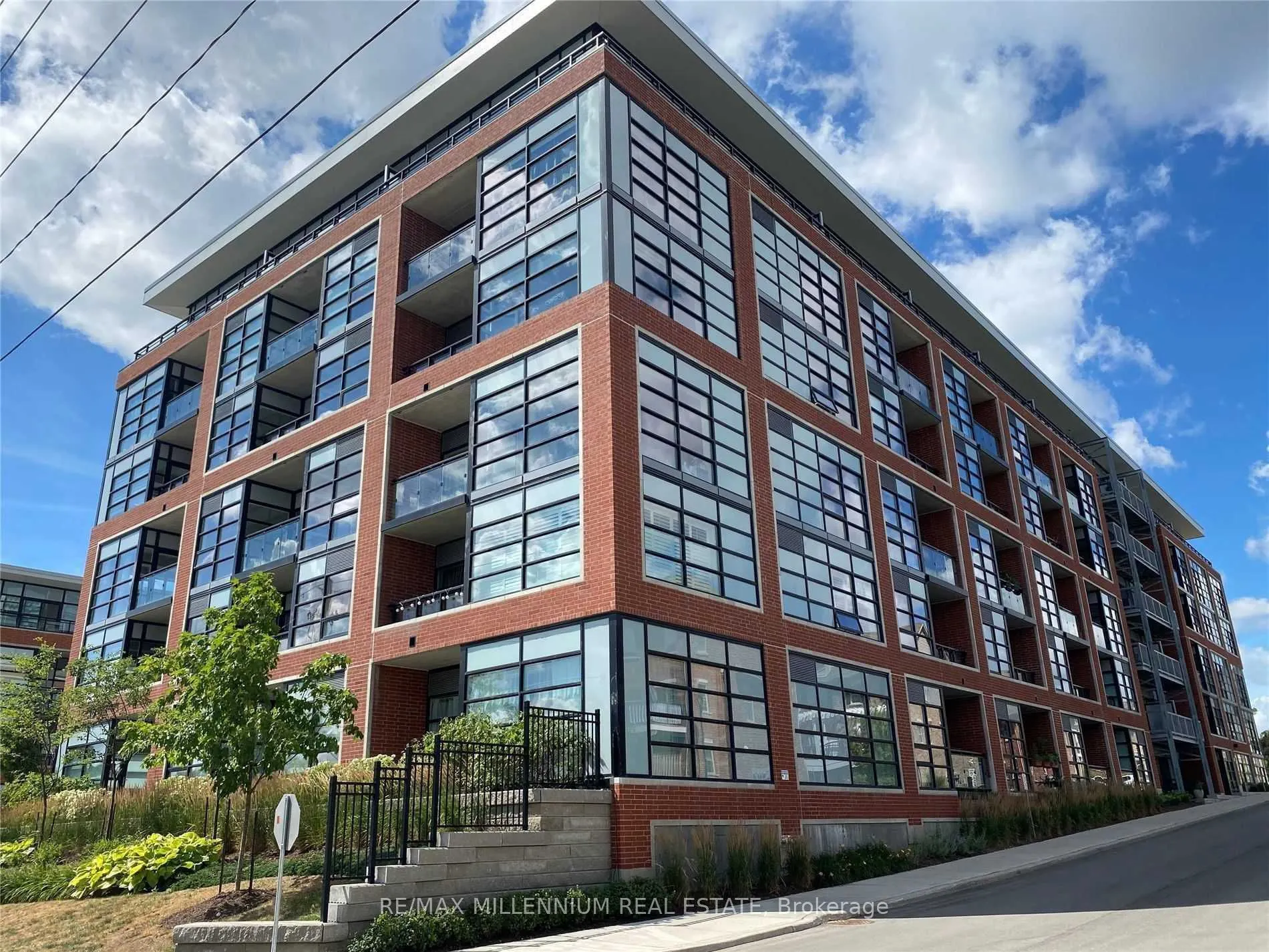 15 Prince Albert Boulevard #312