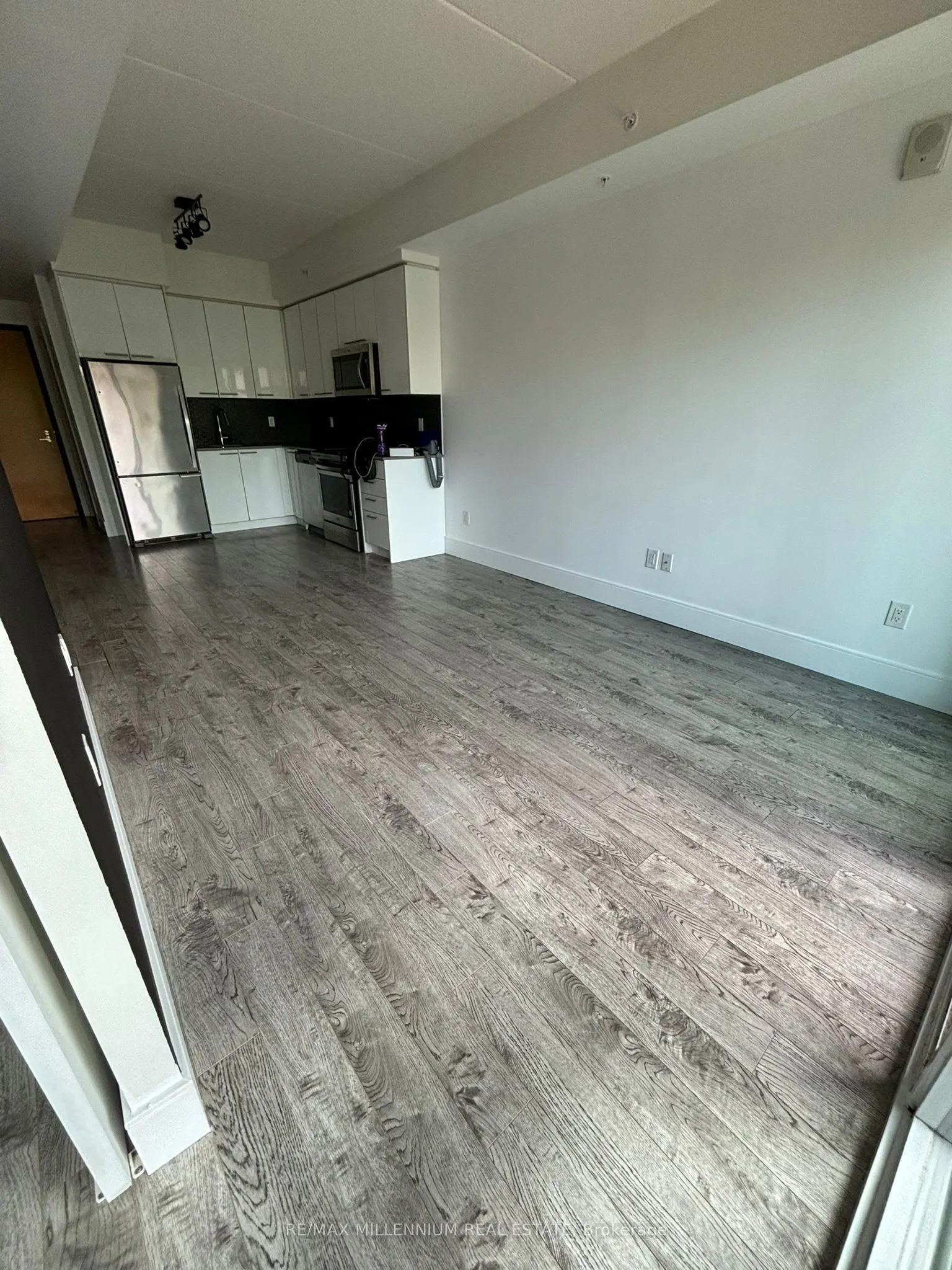 15 Prince Albert Boulevard #312