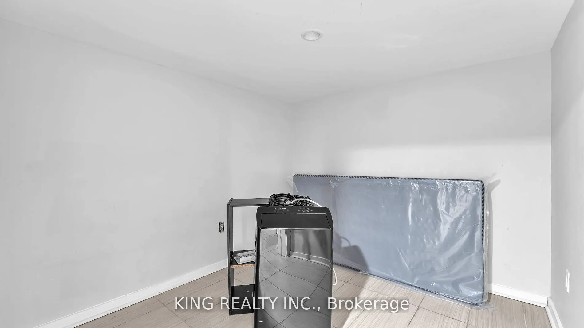 1227 TRAFALGAR Street