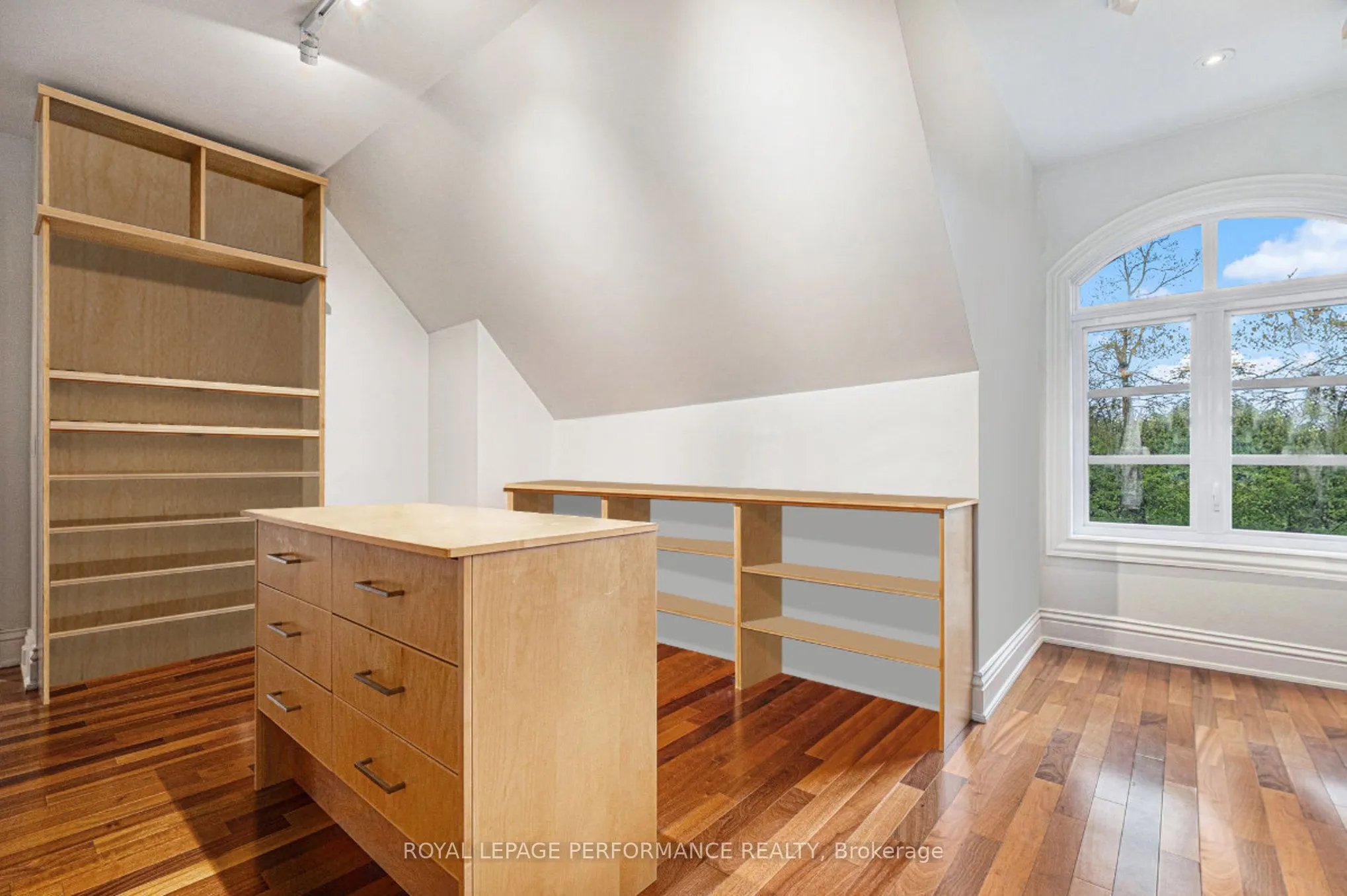 1413 BLACKHORSE Court