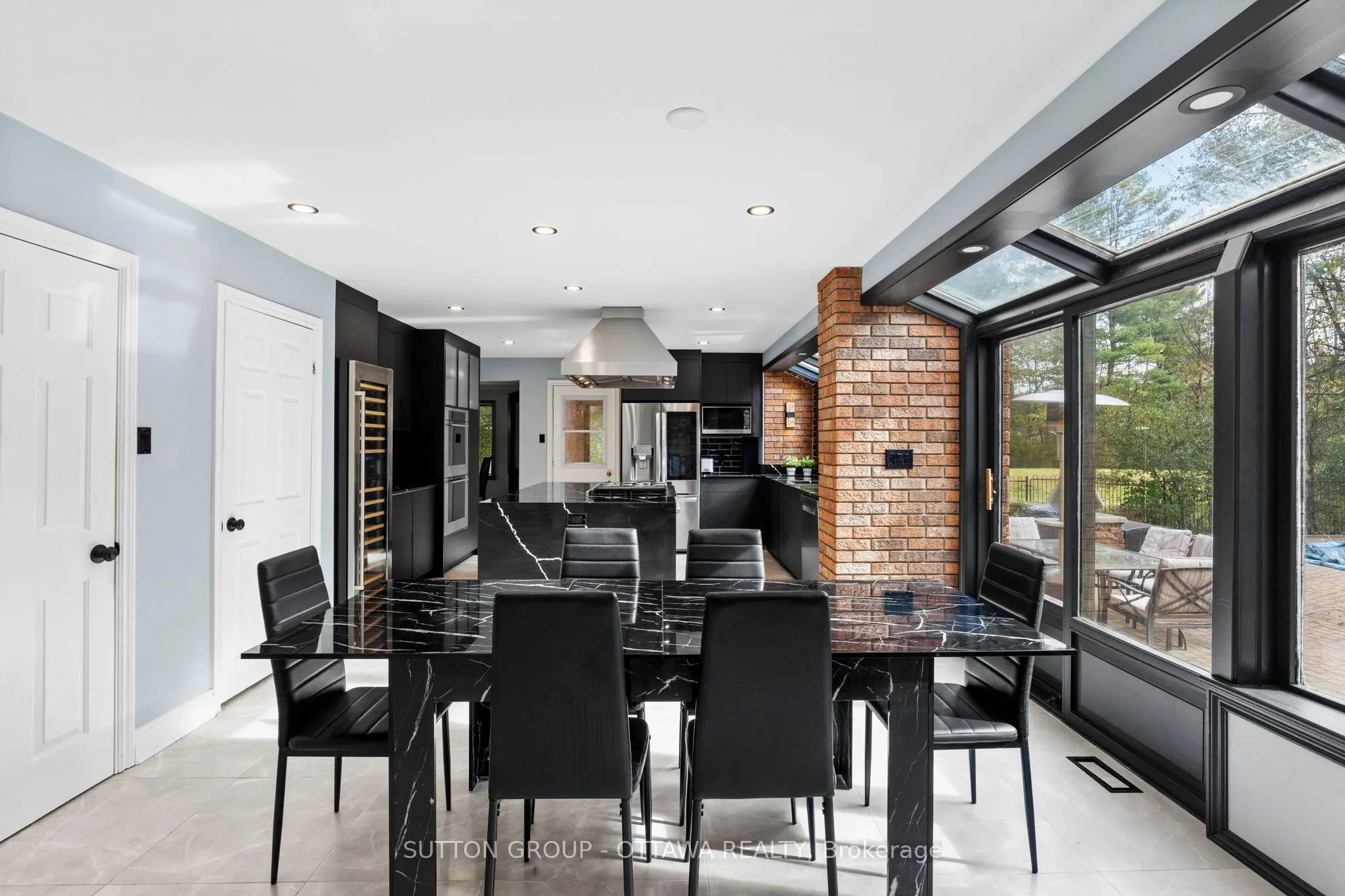 7 ROLSTON Way