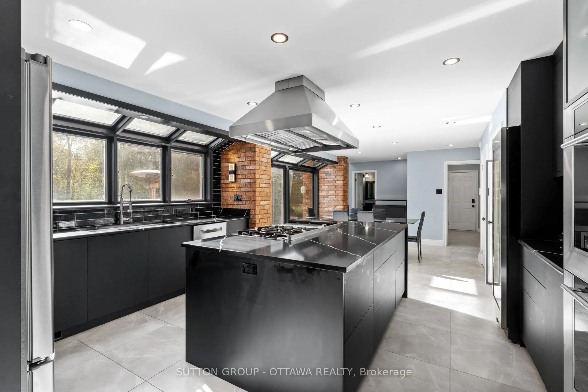 7 ROLSTON Way