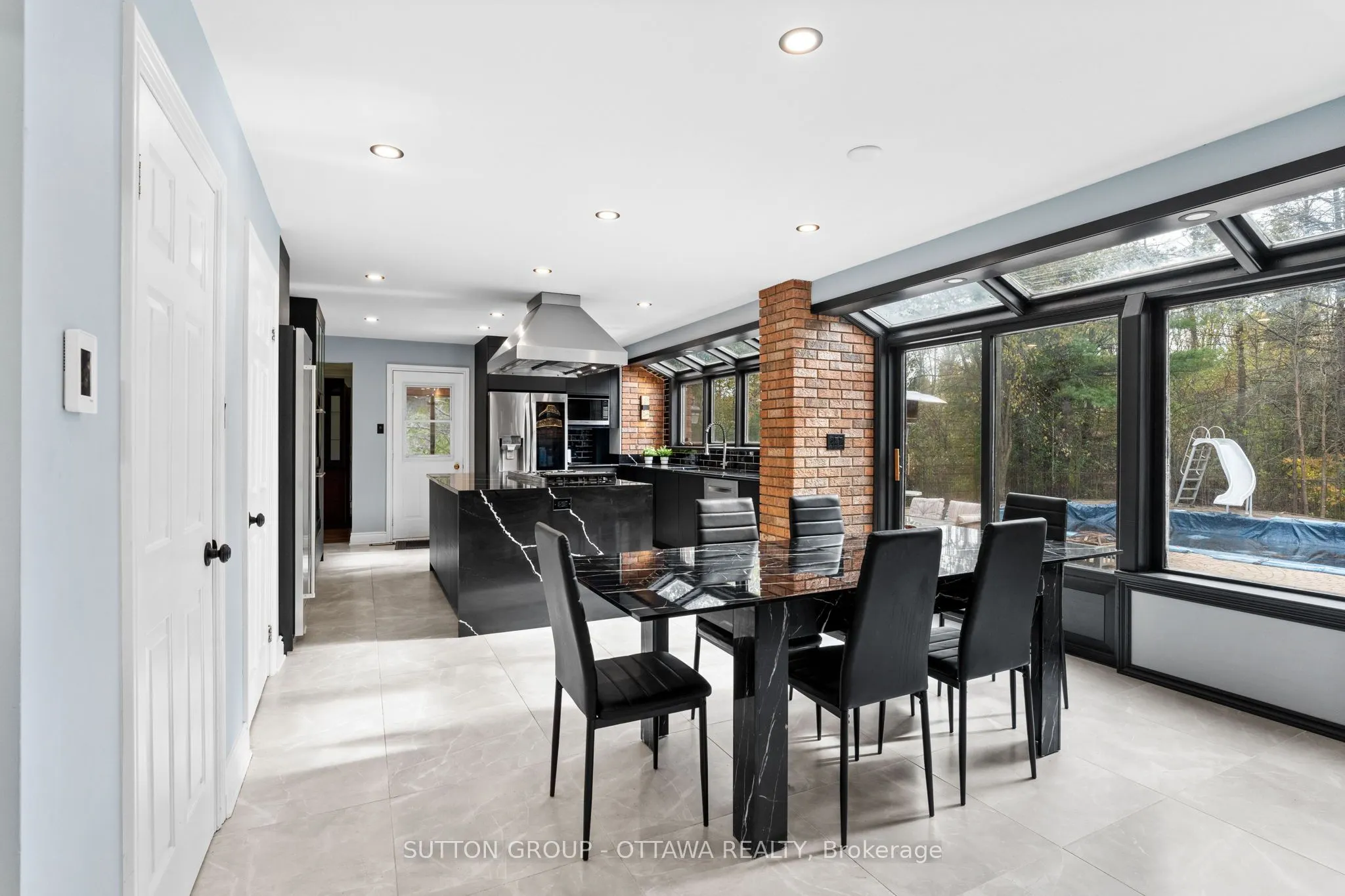 7 ROLSTON Way