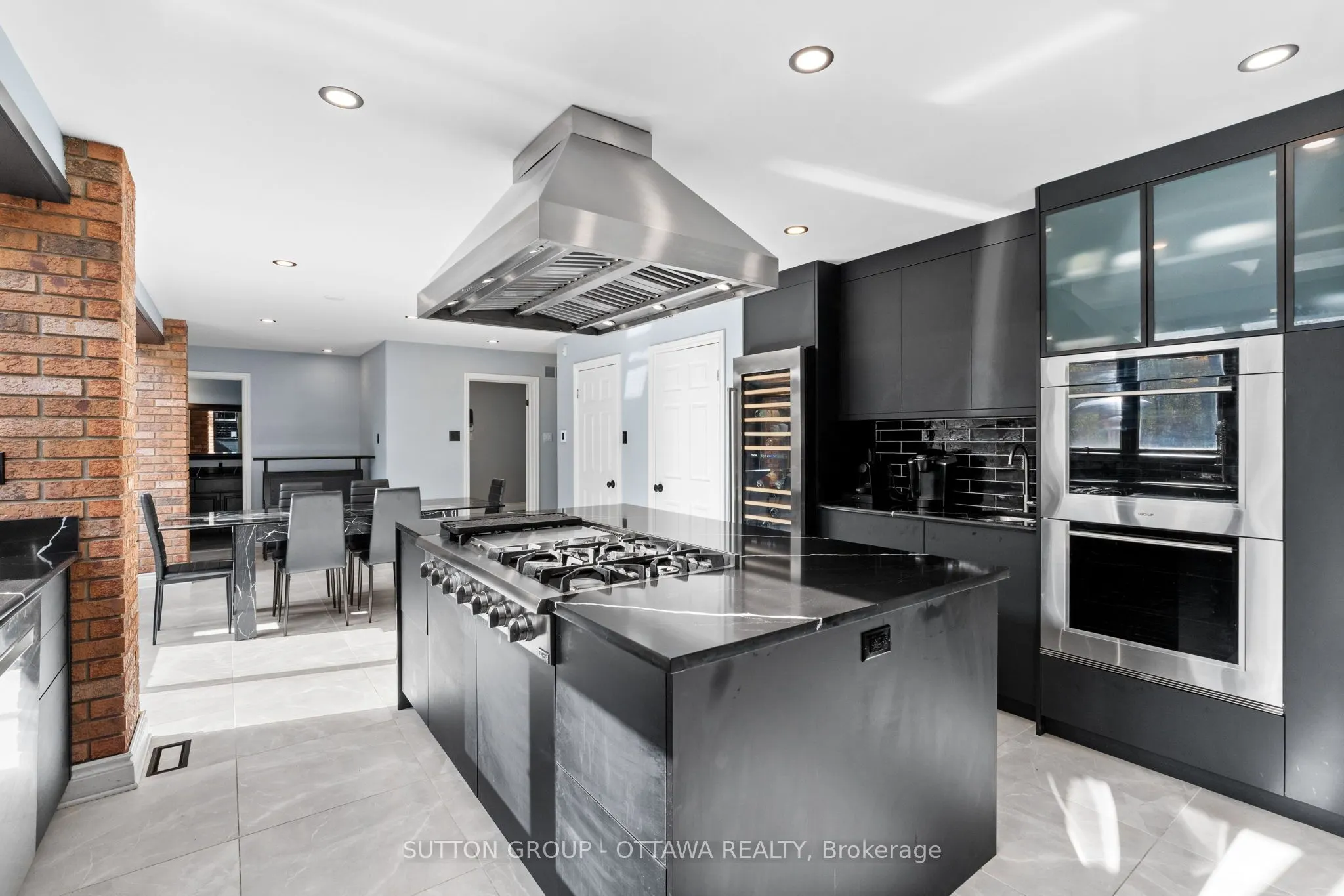 7 ROLSTON Way