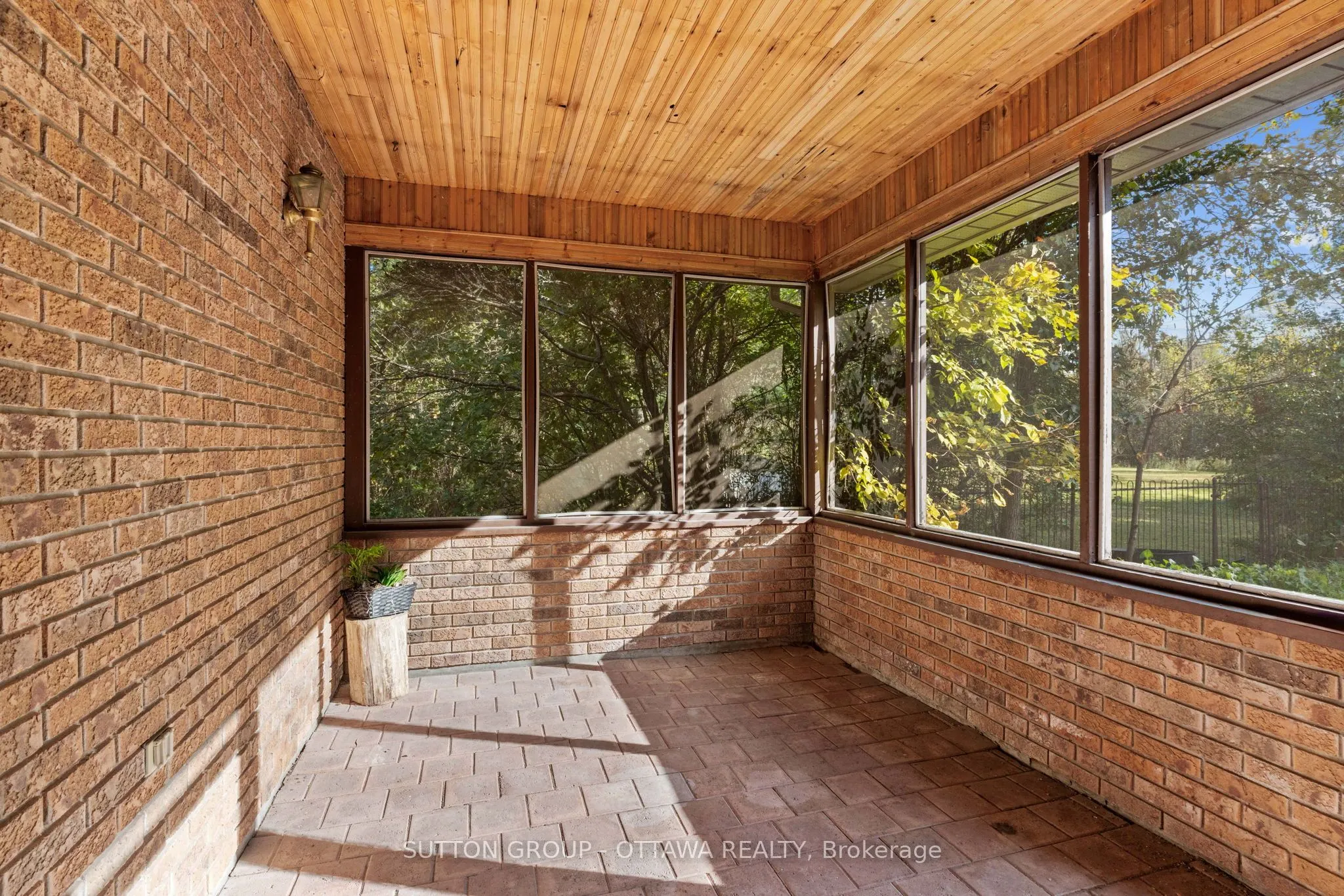 7 ROLSTON Way