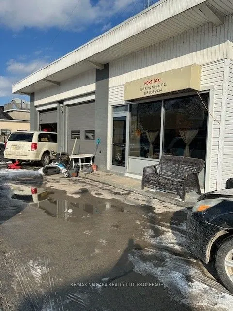 165 King Street W