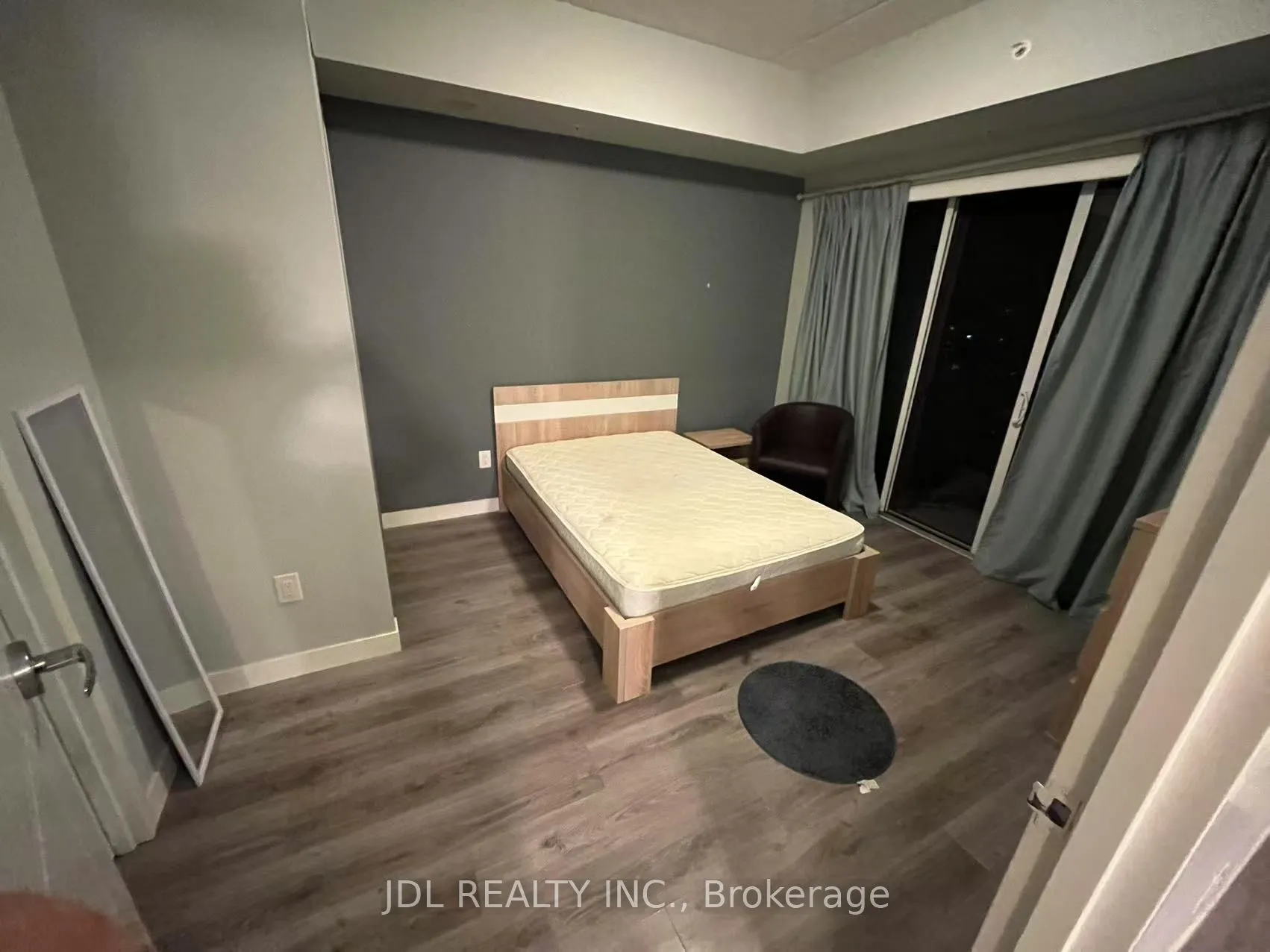 318 Spruce Street, #1106