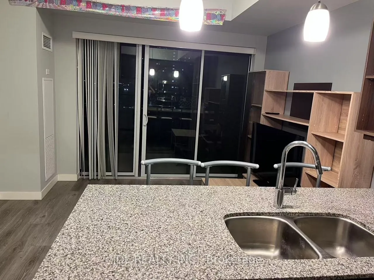 318 Spruce Street, #1106
